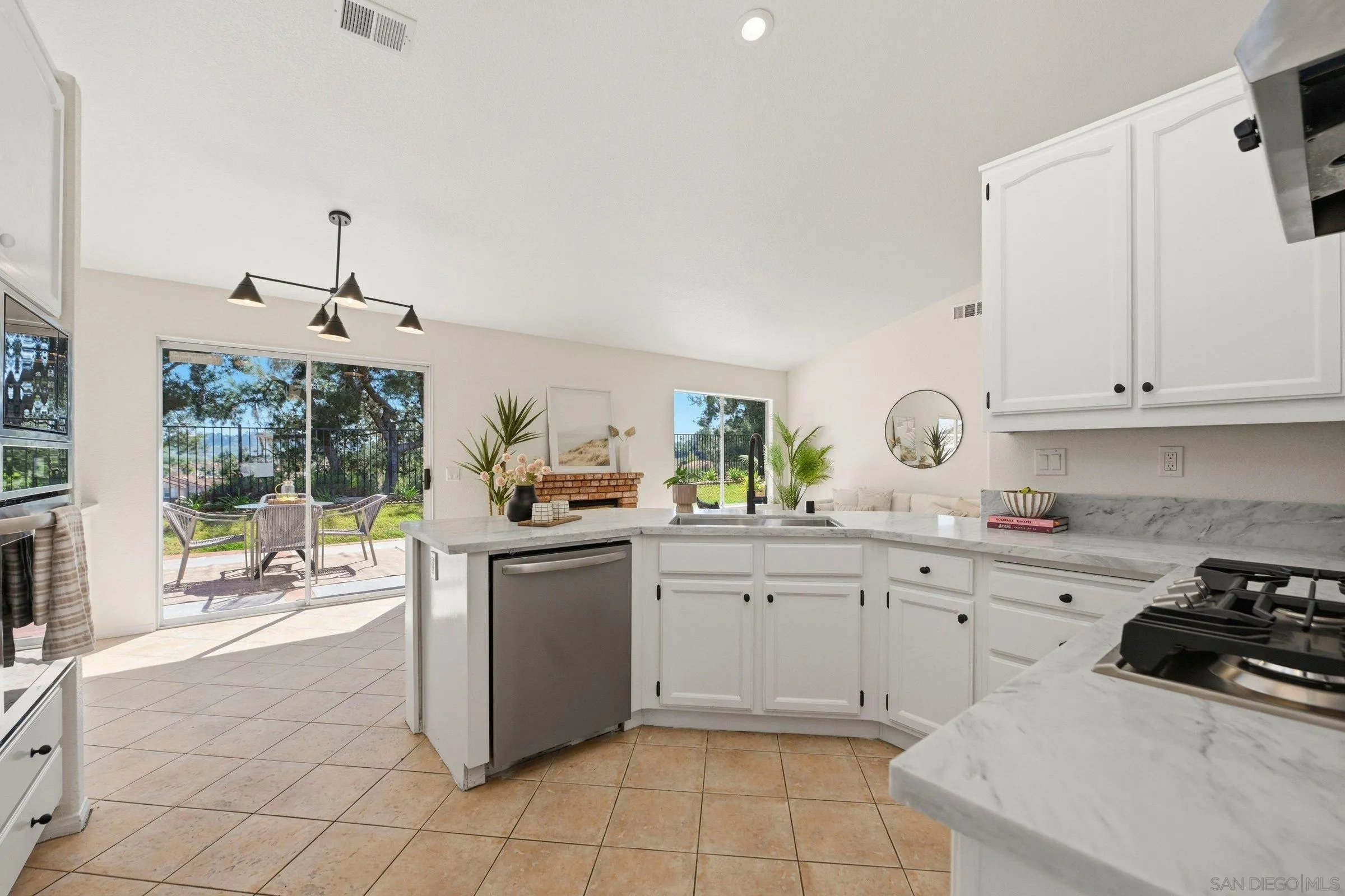 https://cdn.realtyfeed.com/cdn/127/260006652/0ea50314bc928d01cc8b7cce56c43117.webp