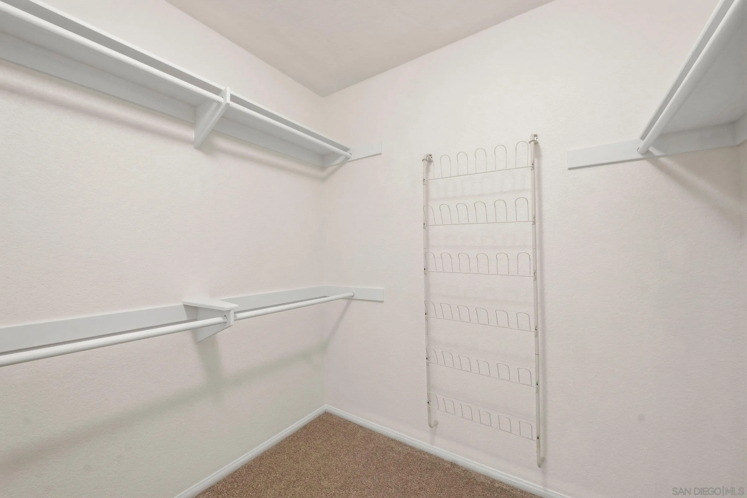 https://cdn.realtyfeed.com/cdn/127/260006652/6e7bc7257c6c9ca9452e05978a975b39.webp