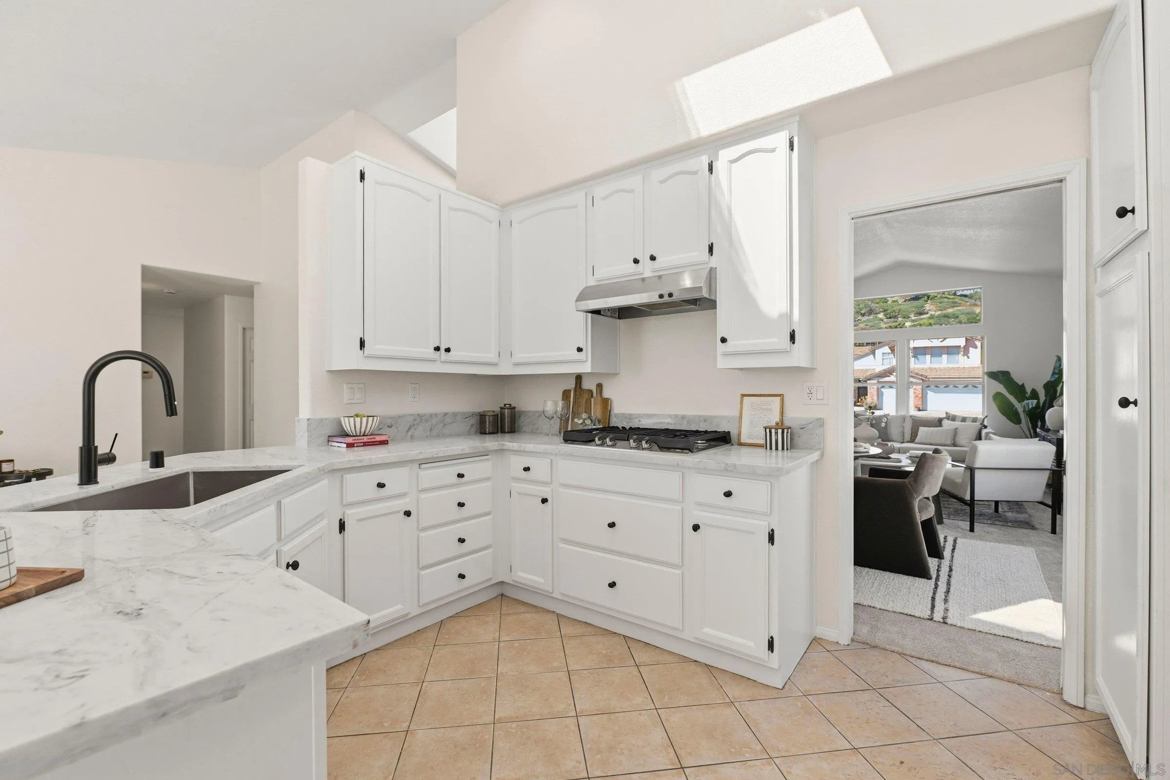 https://cdn.realtyfeed.com/cdn/127/260006652/7171a593ac67c2b150169471e69c11ef.webp