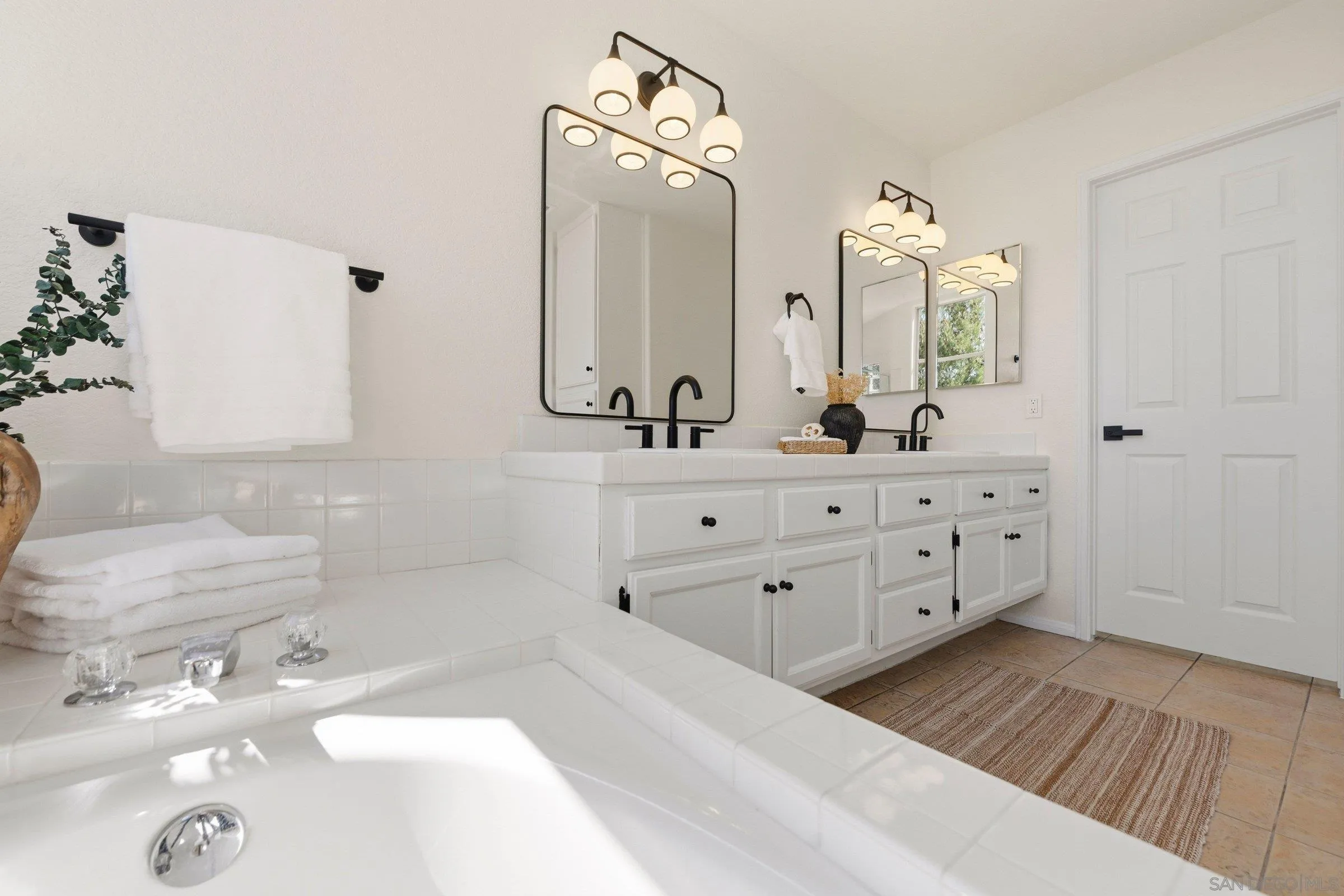 https://cdn.realtyfeed.com/cdn/127/260006652/8fec8db83907ff53a819f1ea0d562782.webp