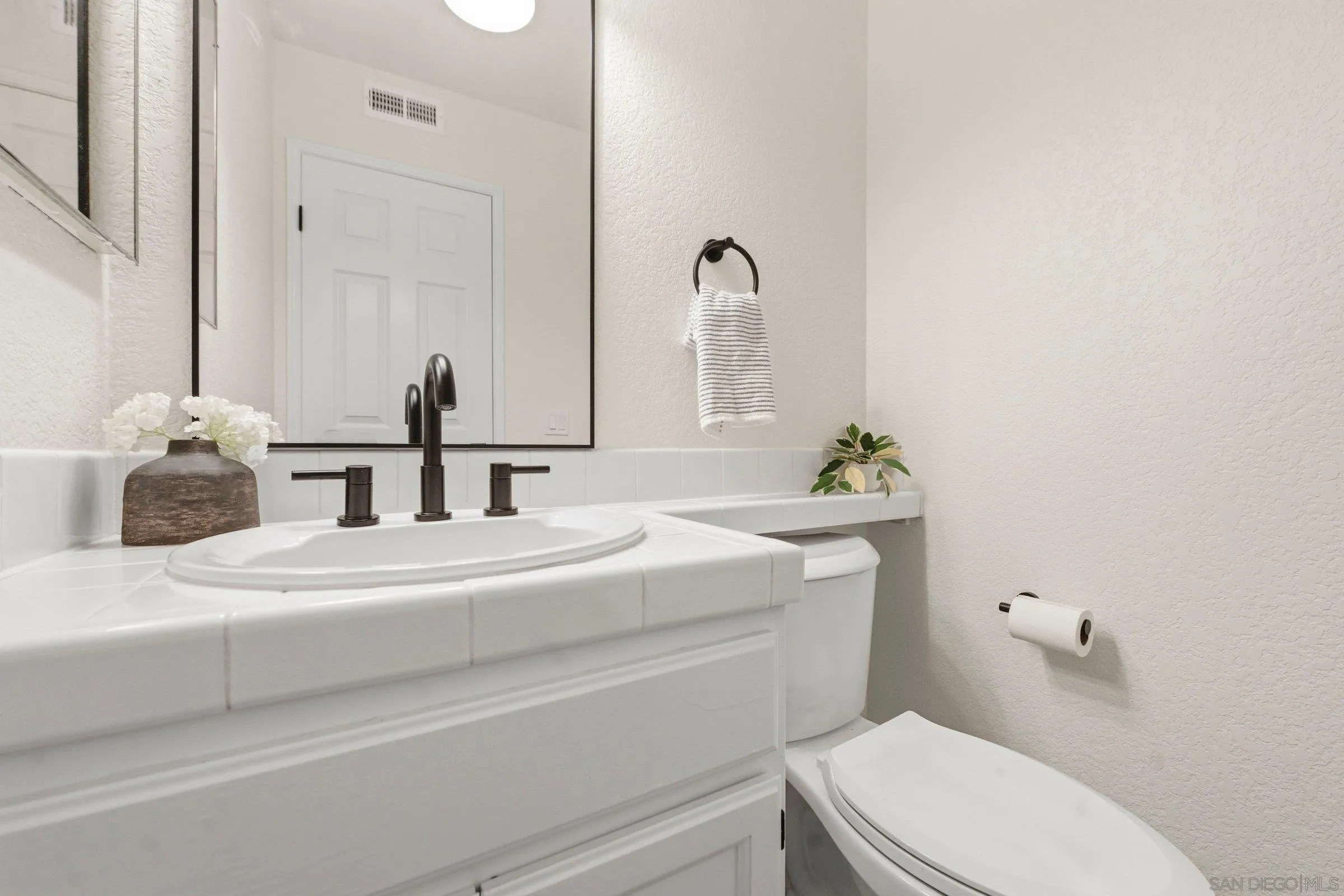 https://cdn.realtyfeed.com/cdn/127/260006652/ba45d274c3a108b8310f07739f8b4b82.webp