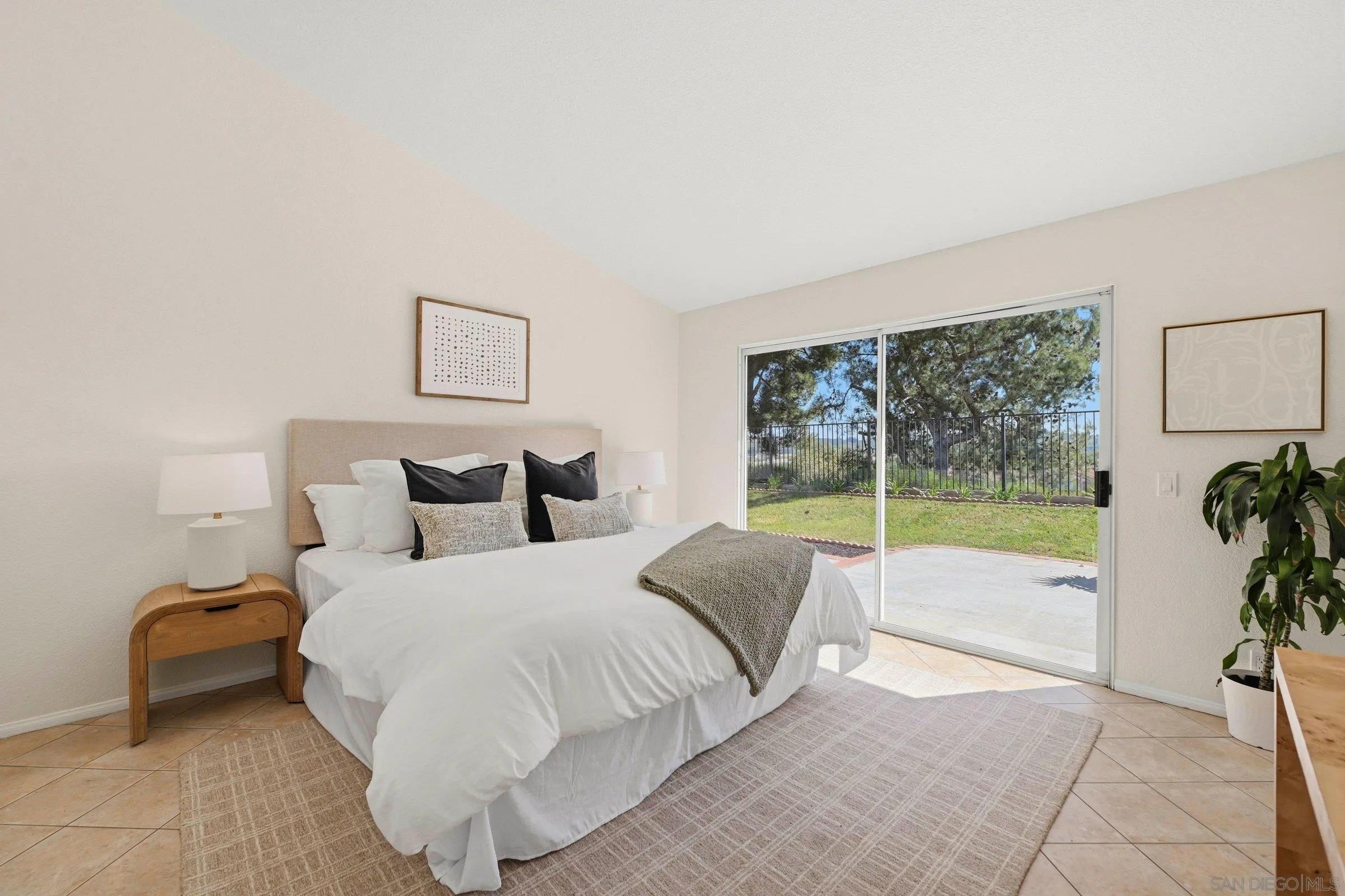 https://cdn.realtyfeed.com/cdn/127/260006652/bddc8ab5e94c8d864439ac3611636b90.webp