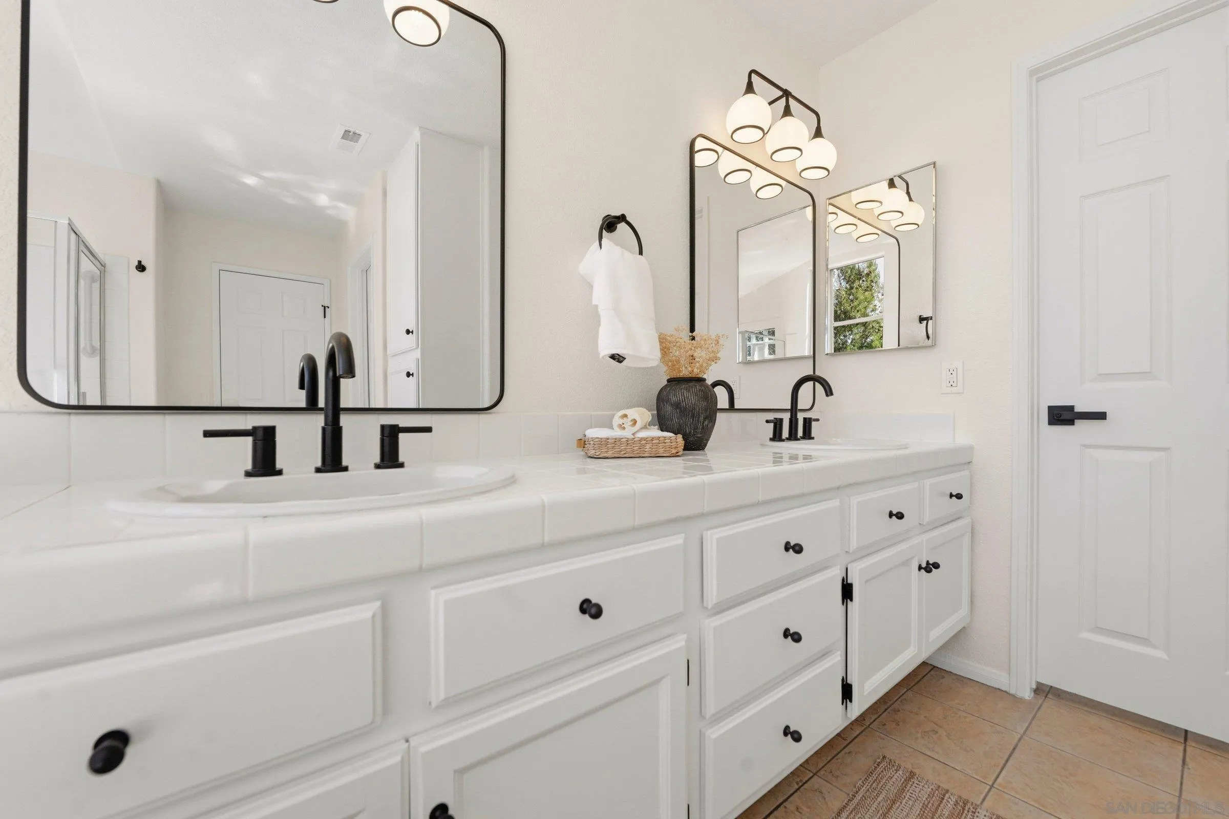 https://cdn.realtyfeed.com/cdn/127/260006652/e7573765f8e471daf7f639c1d121f1bf.webp