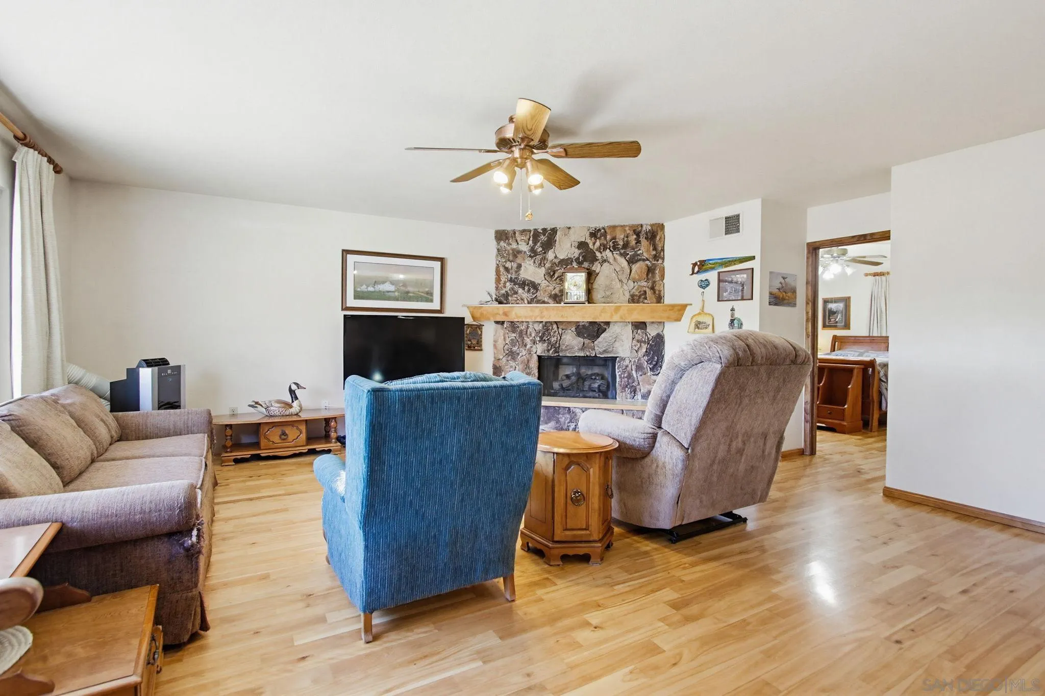https://cdn.realtyfeed.com/cdn/127/260006654/00f60e647b428dc71f2eb2b242849187.webp