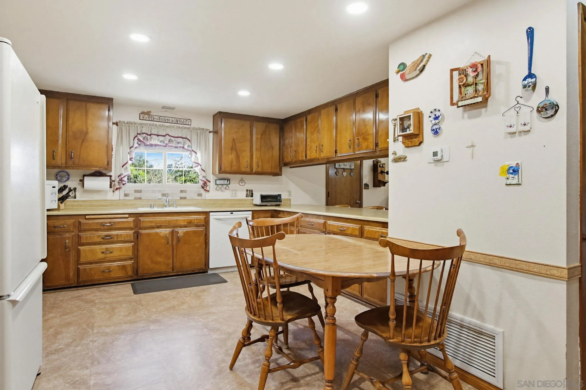 https://cdn.realtyfeed.com/cdn/127/260006654/0a81ae88bb824bb4cfa5e952353c2b5b.webp