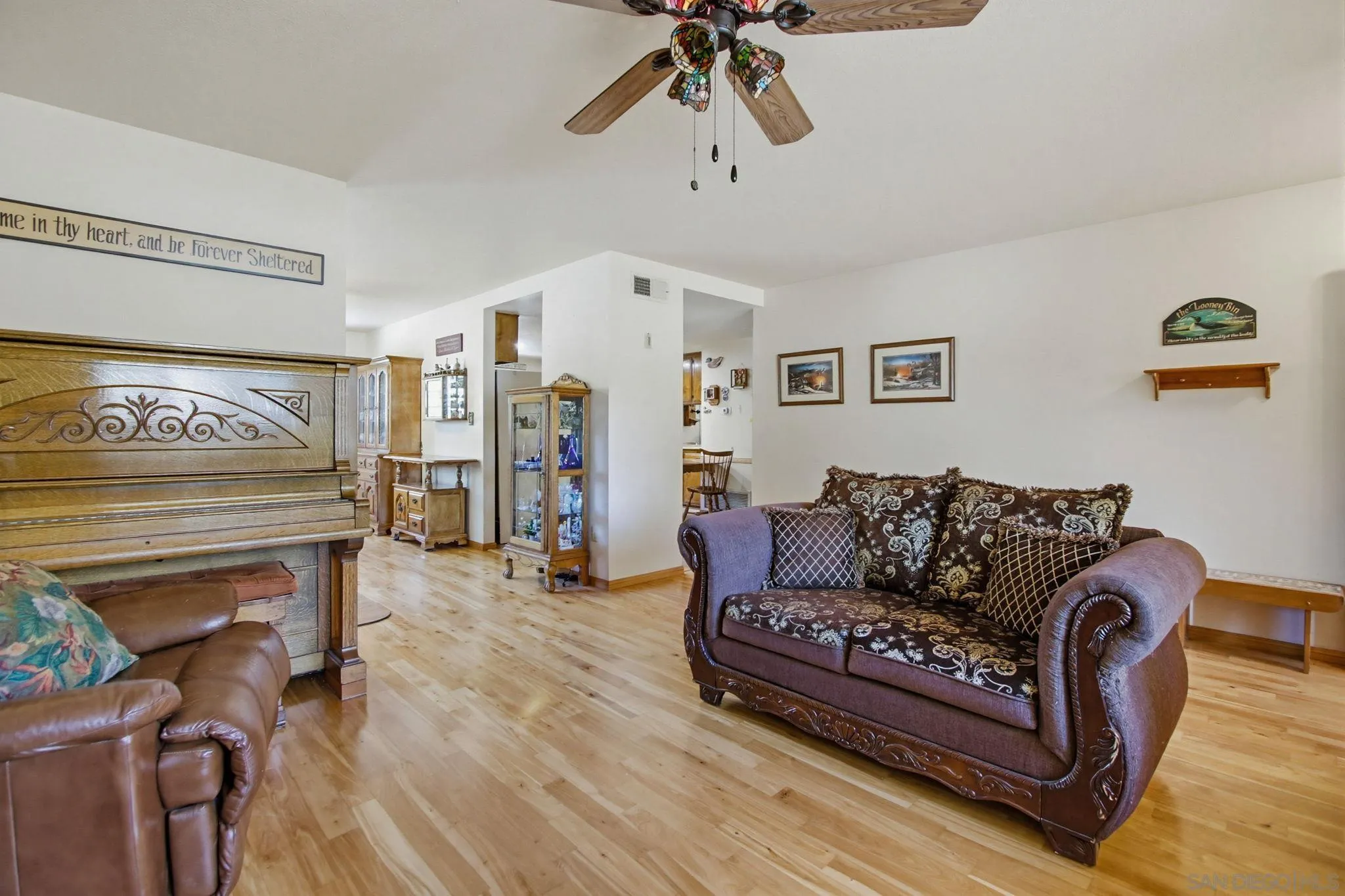 https://cdn.realtyfeed.com/cdn/127/260006654/13a12dd3286e57220b66faa3b8e9437d.webp