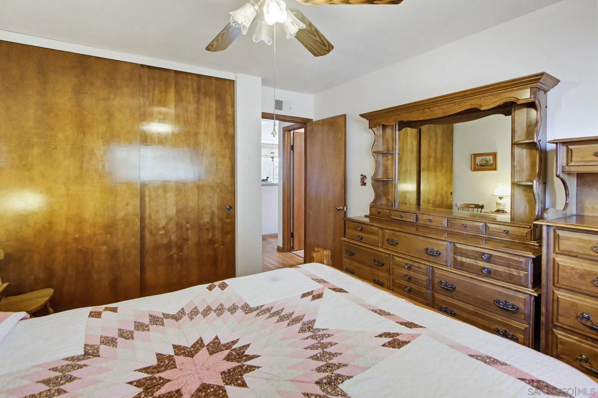 https://cdn.realtyfeed.com/cdn/127/260006654/1b46a18cadd03ea6420ef77e38e4c48d.webp