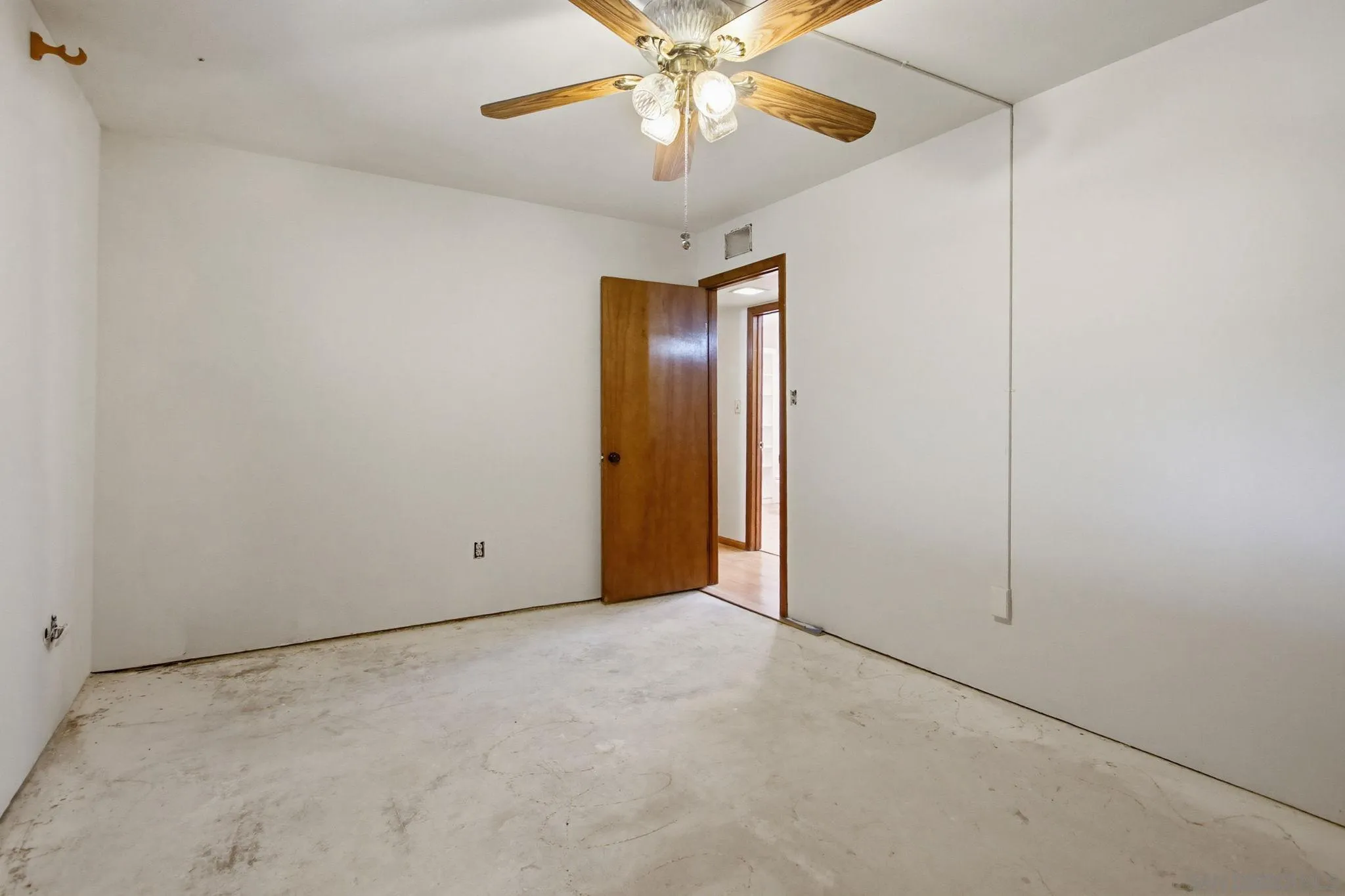 https://cdn.realtyfeed.com/cdn/127/260006654/380ffe92a1e05c1bfbaef5881795d45c.webp