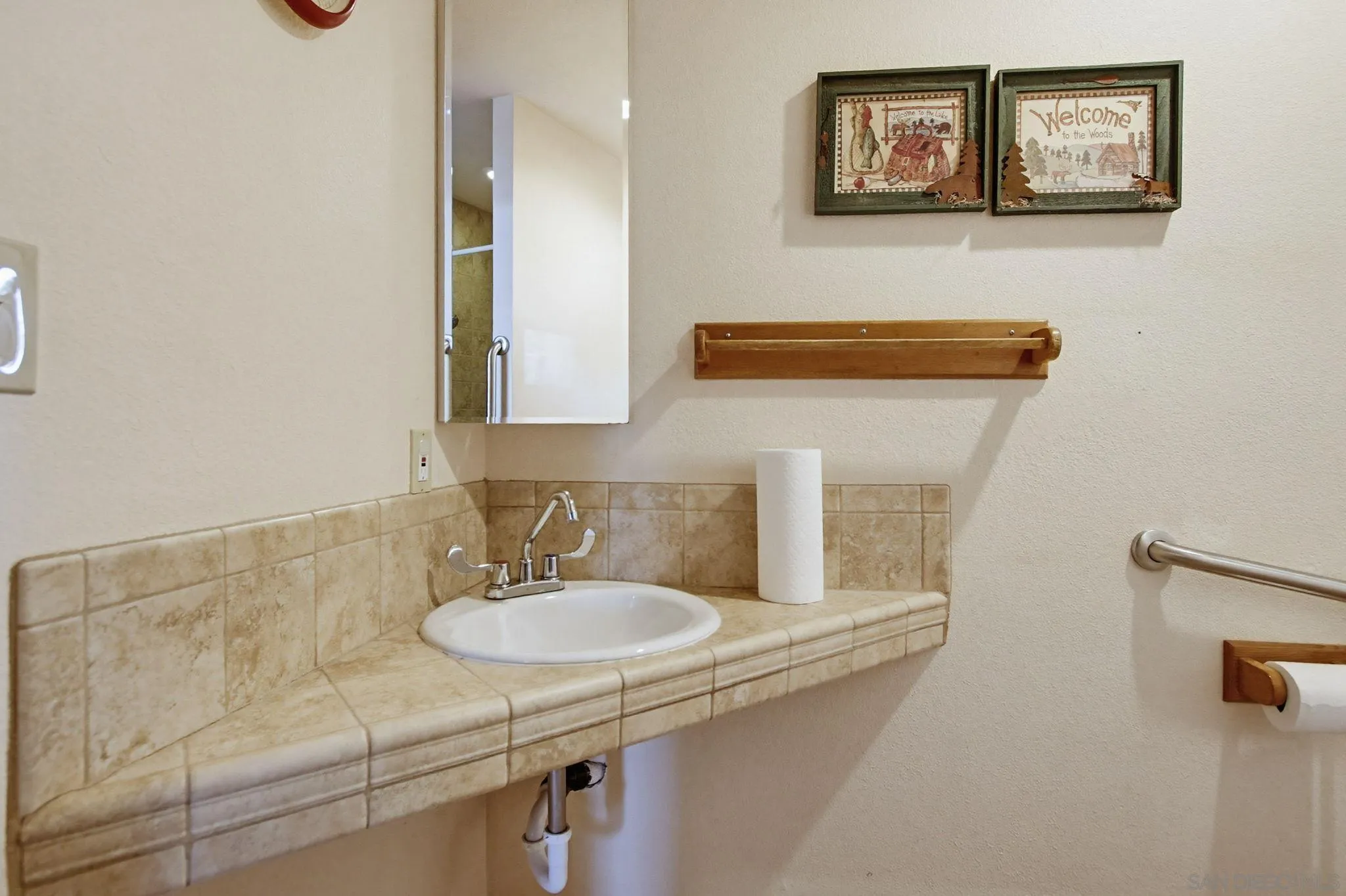 https://cdn.realtyfeed.com/cdn/127/260006654/84c915e5dd9697300d2da3256115a7ea.webp