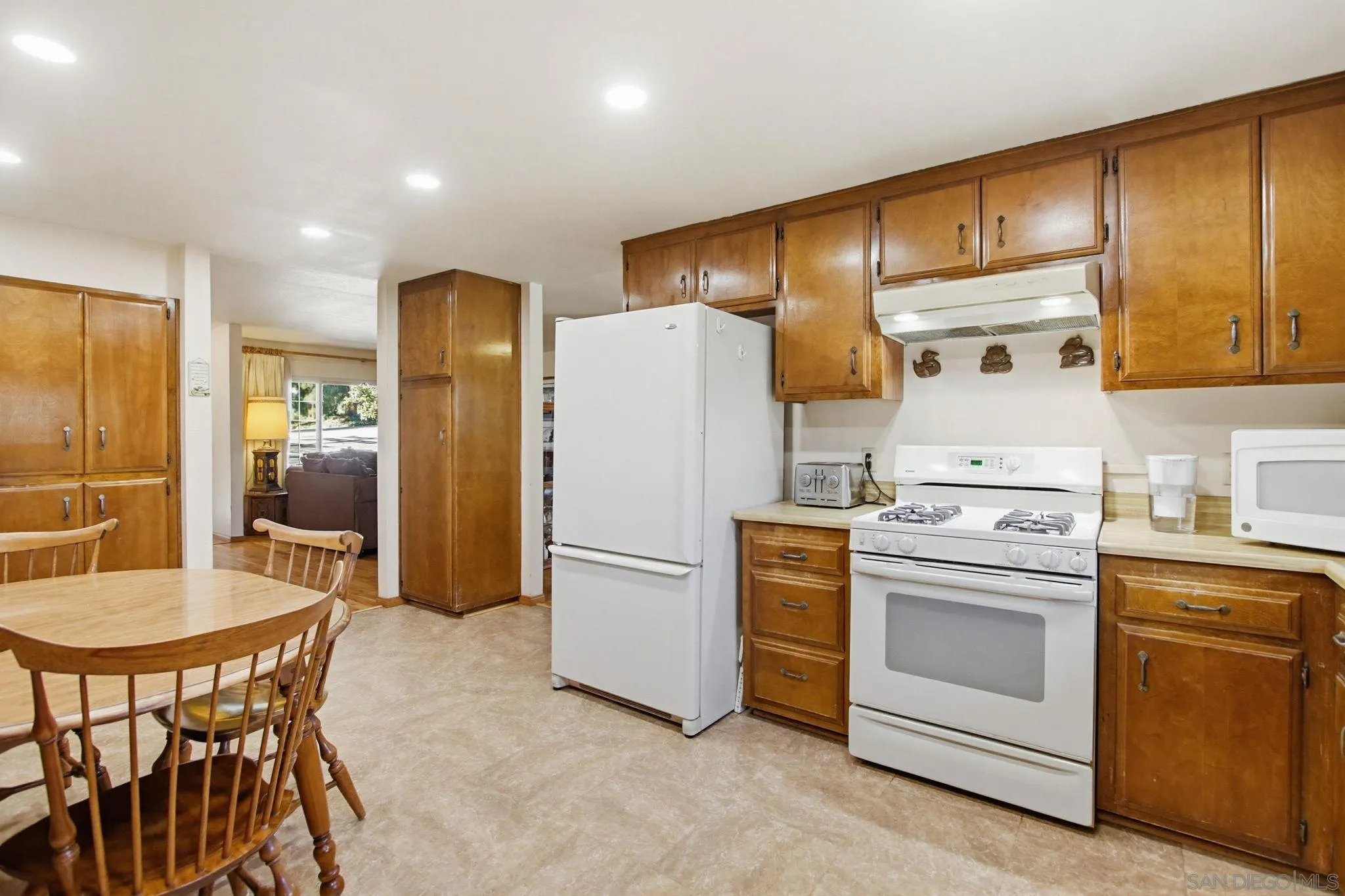 https://cdn.realtyfeed.com/cdn/127/260006654/89416bf180afd24c1b628a52feea07b6.webp