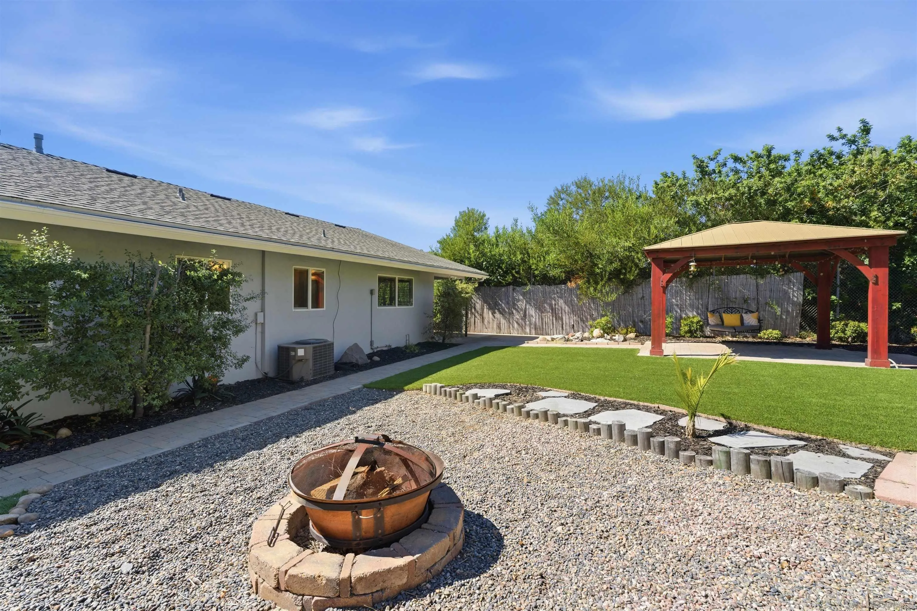 https://cdn.realtyfeed.com/cdn/127/260006660/2abf51b344e911bf063279ec69d0d525.webp