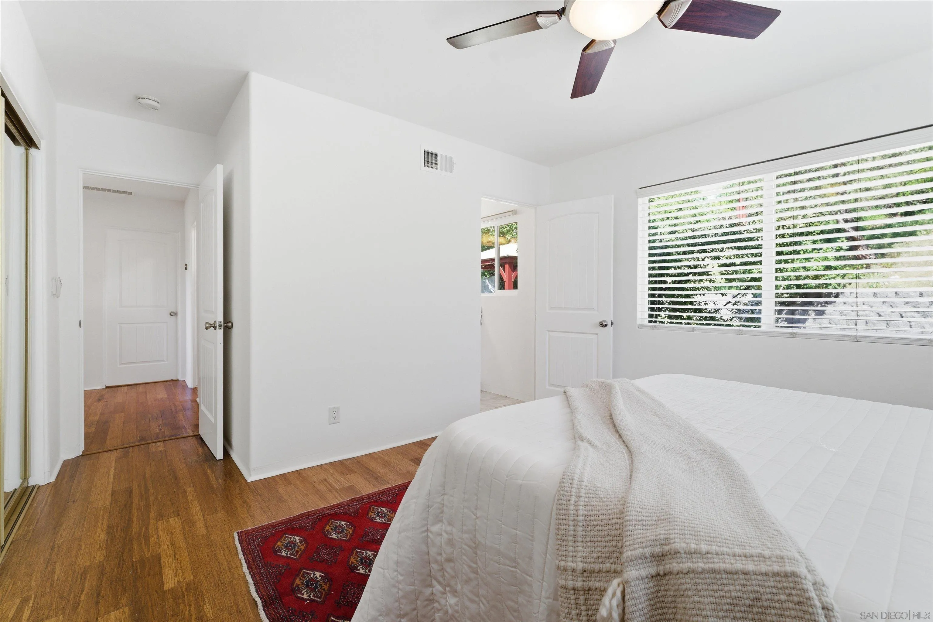 https://cdn.realtyfeed.com/cdn/127/260006660/34673b174225a28008e7026f41cf094f.webp