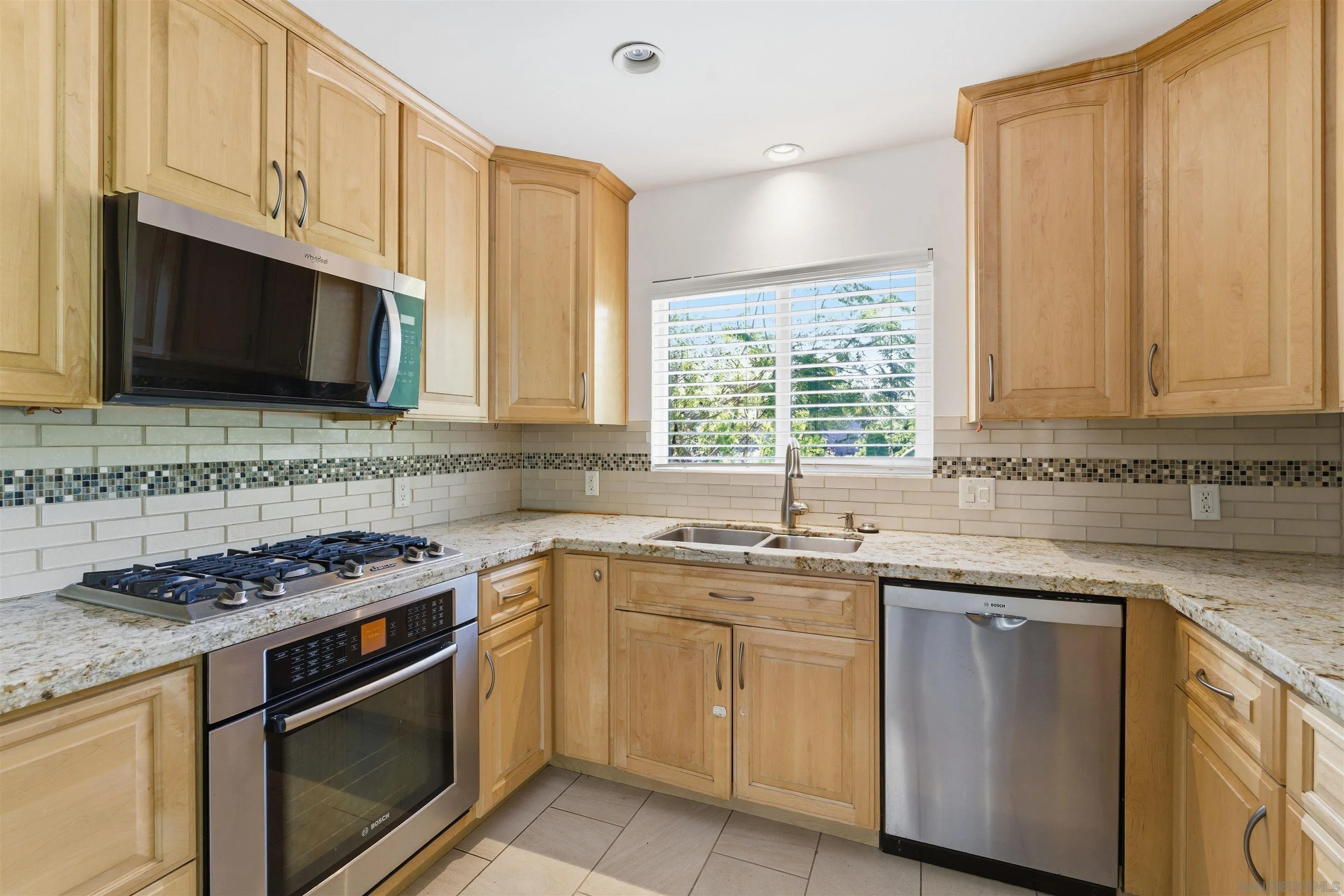 https://cdn.realtyfeed.com/cdn/127/260006660/65287072bb019b1f6ab84c0e8e81f51f.webp