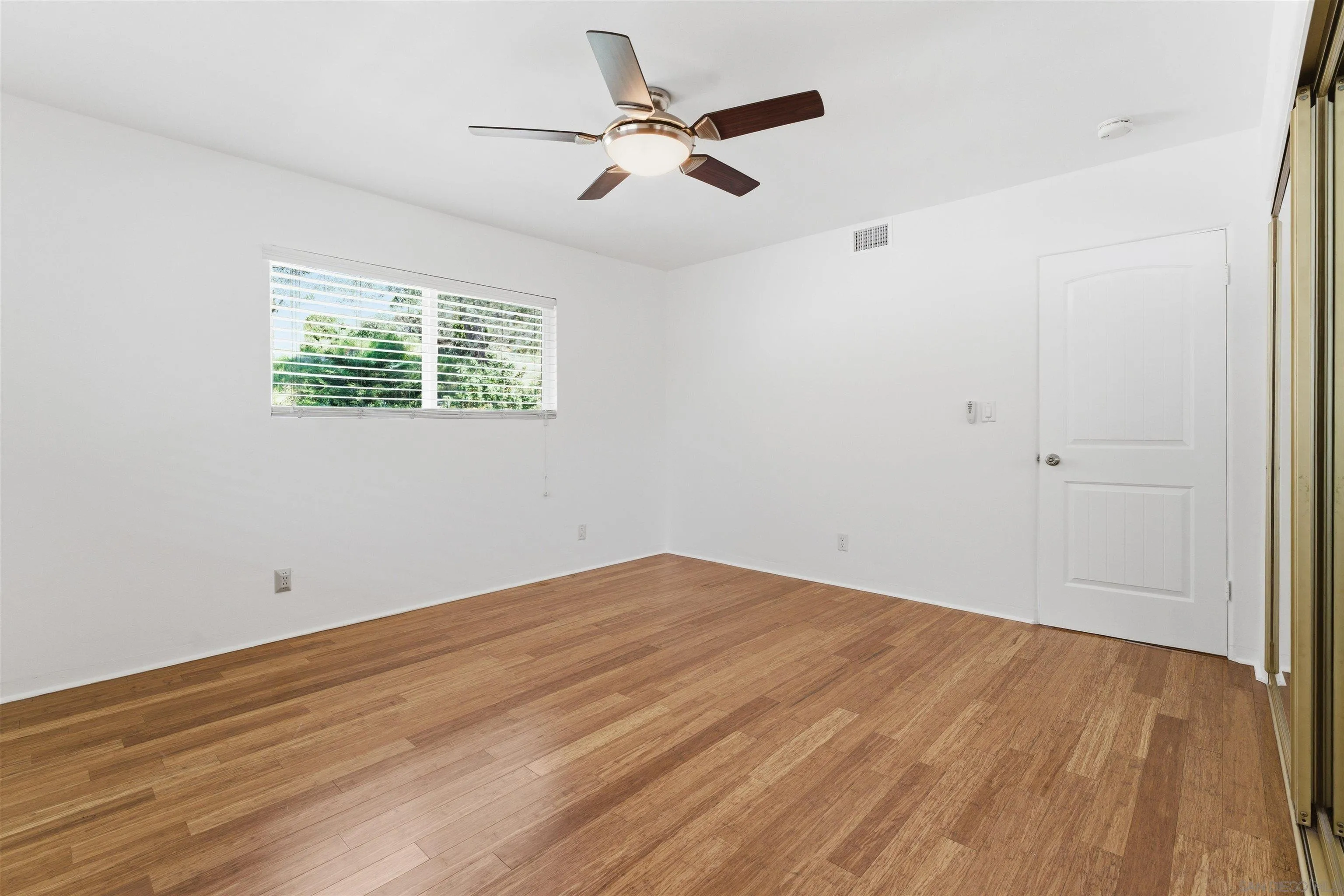https://cdn.realtyfeed.com/cdn/127/260006660/76e386a51a13da7154458531f9c4e494.webp