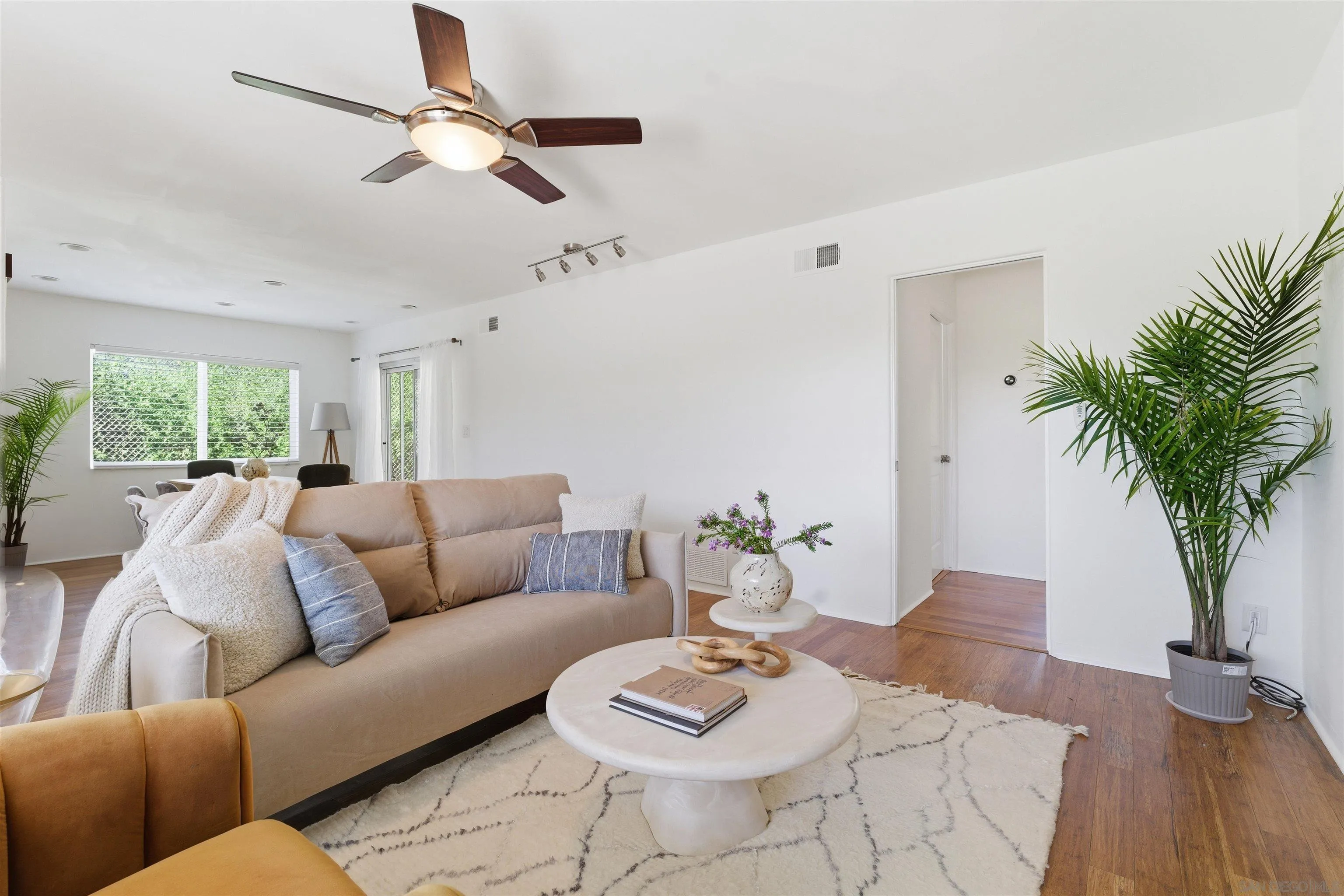 https://cdn.realtyfeed.com/cdn/127/260006660/9bc7a85045a4817d03e6564ca3b6cc52.webp
