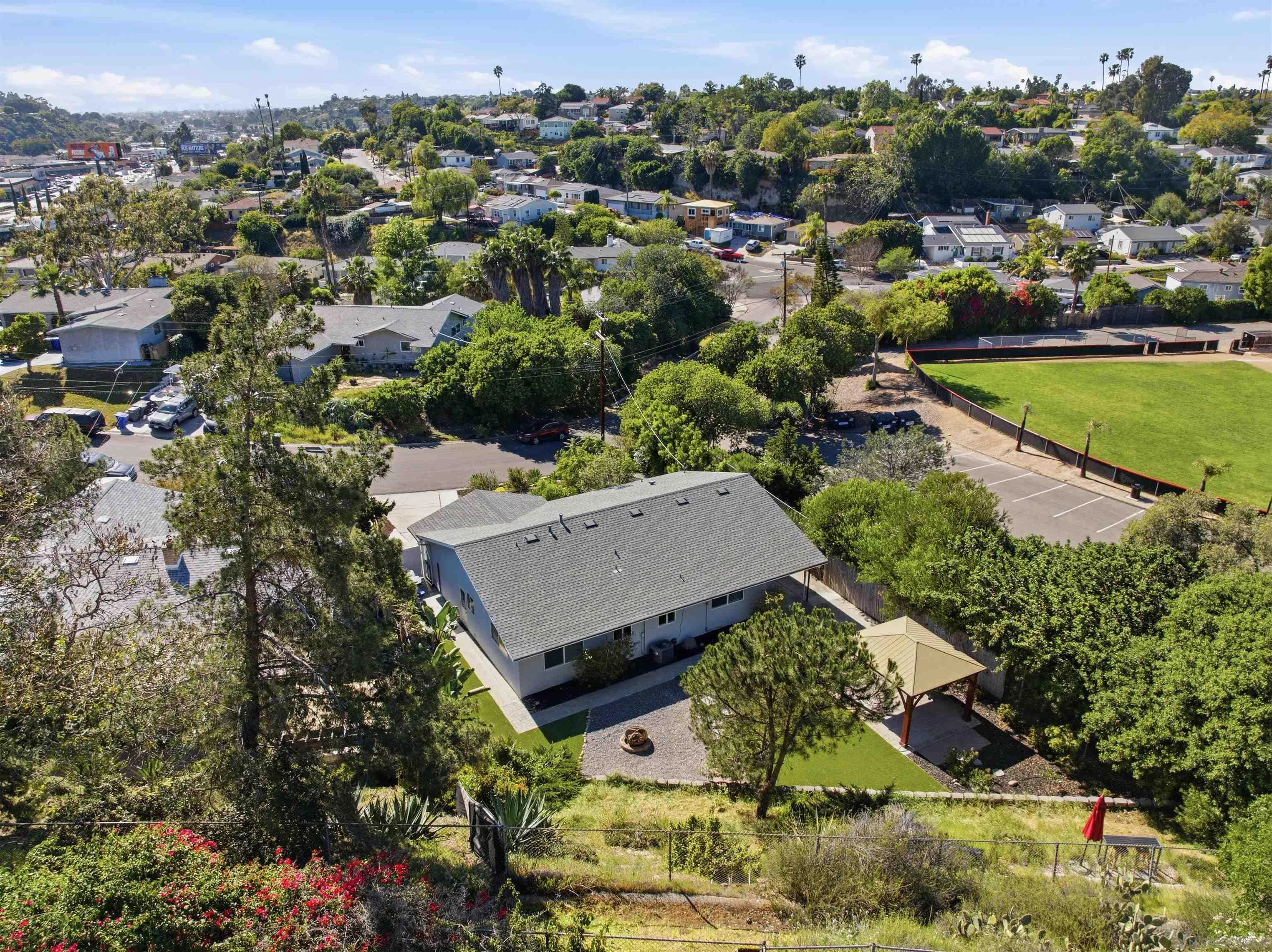 https://cdn.realtyfeed.com/cdn/127/260006660/9e79047c6a5a0d455f0ed5b8a0c870a2.webp