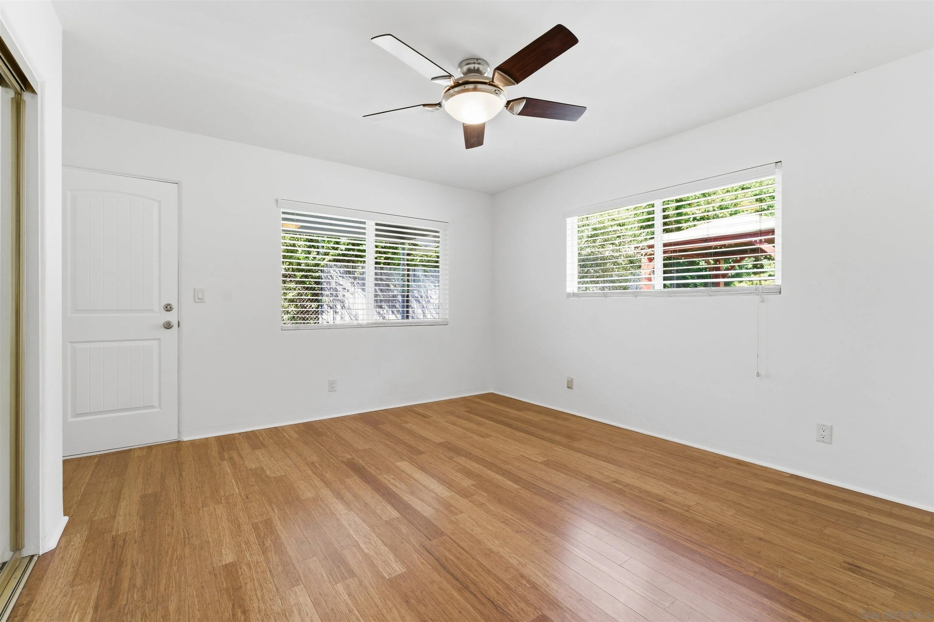https://cdn.realtyfeed.com/cdn/127/260006660/b1afb80e099f32a09a30af54e8d0c959.webp