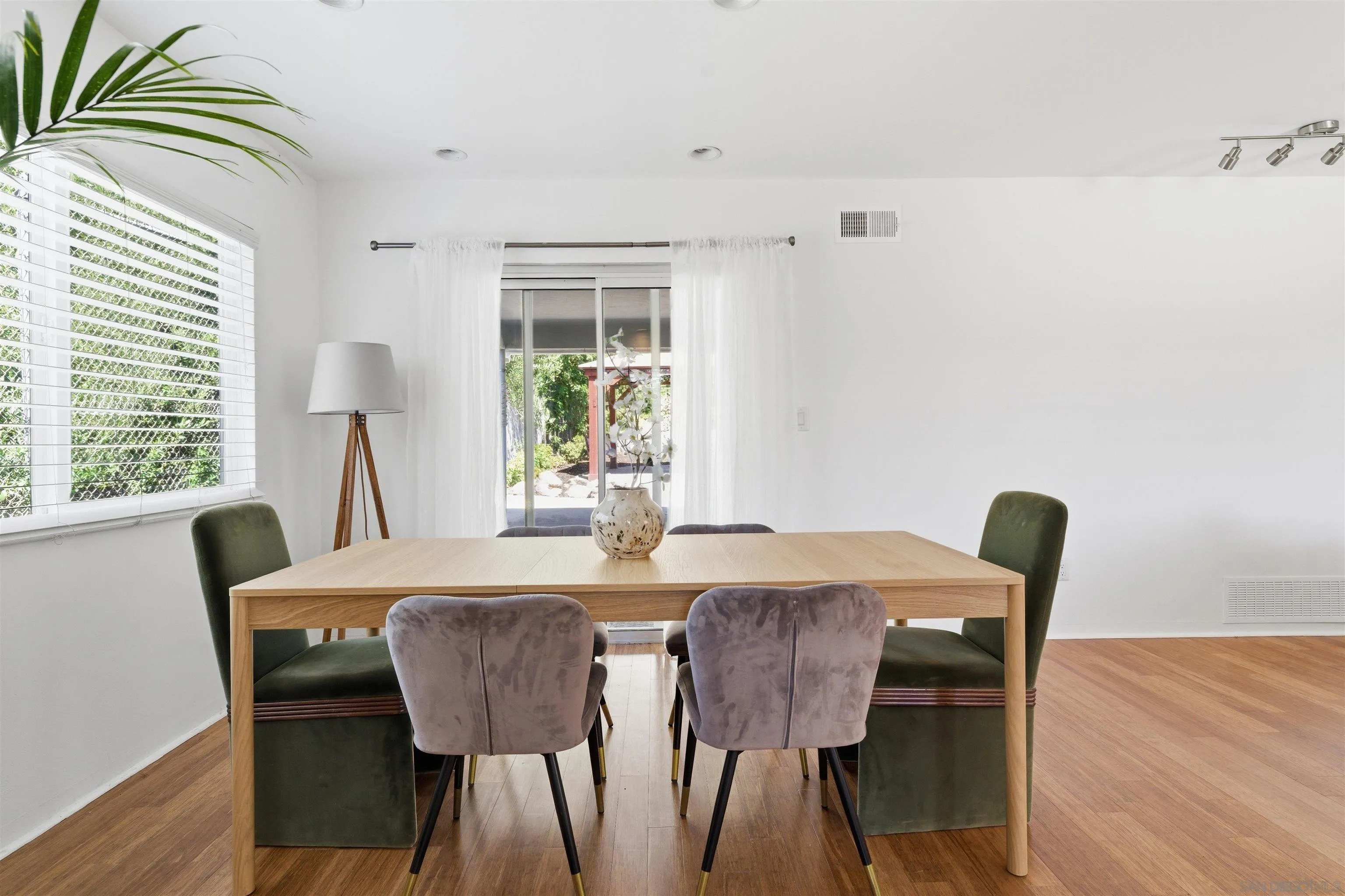 https://cdn.realtyfeed.com/cdn/127/260006660/b878030e8823d8c9fde74110c691c89f.webp