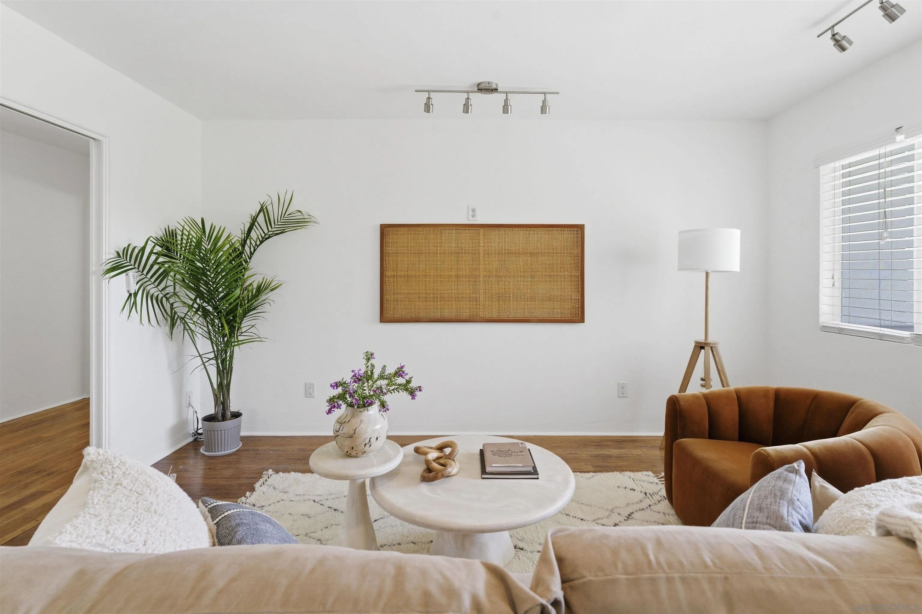 https://cdn.realtyfeed.com/cdn/127/260006660/fbe6da4008493a731aec6c714aa72d54.webp