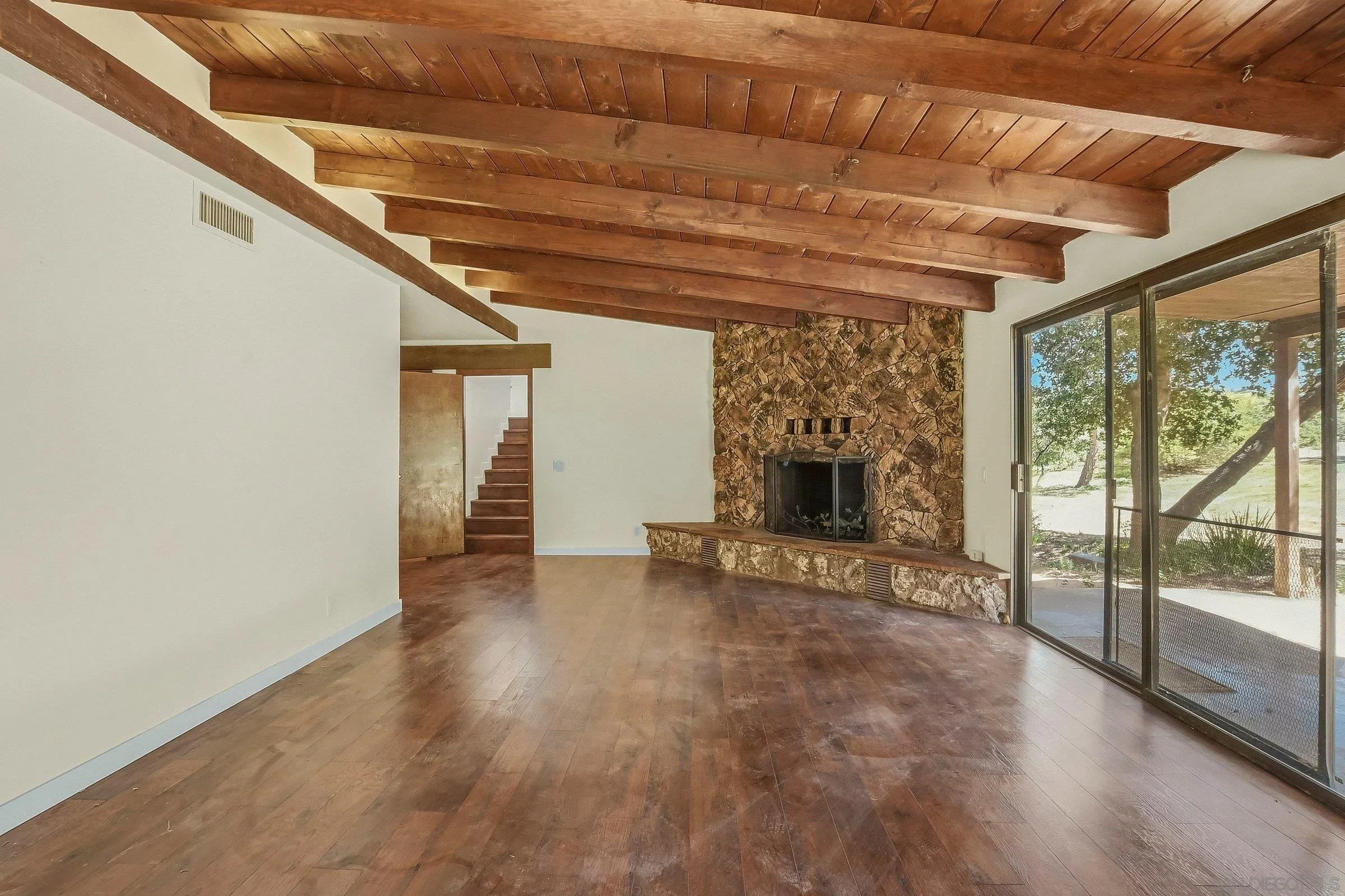 https://cdn.realtyfeed.com/cdn/127/260006664/3544101715b83f39b353c622e0e756f3.webp