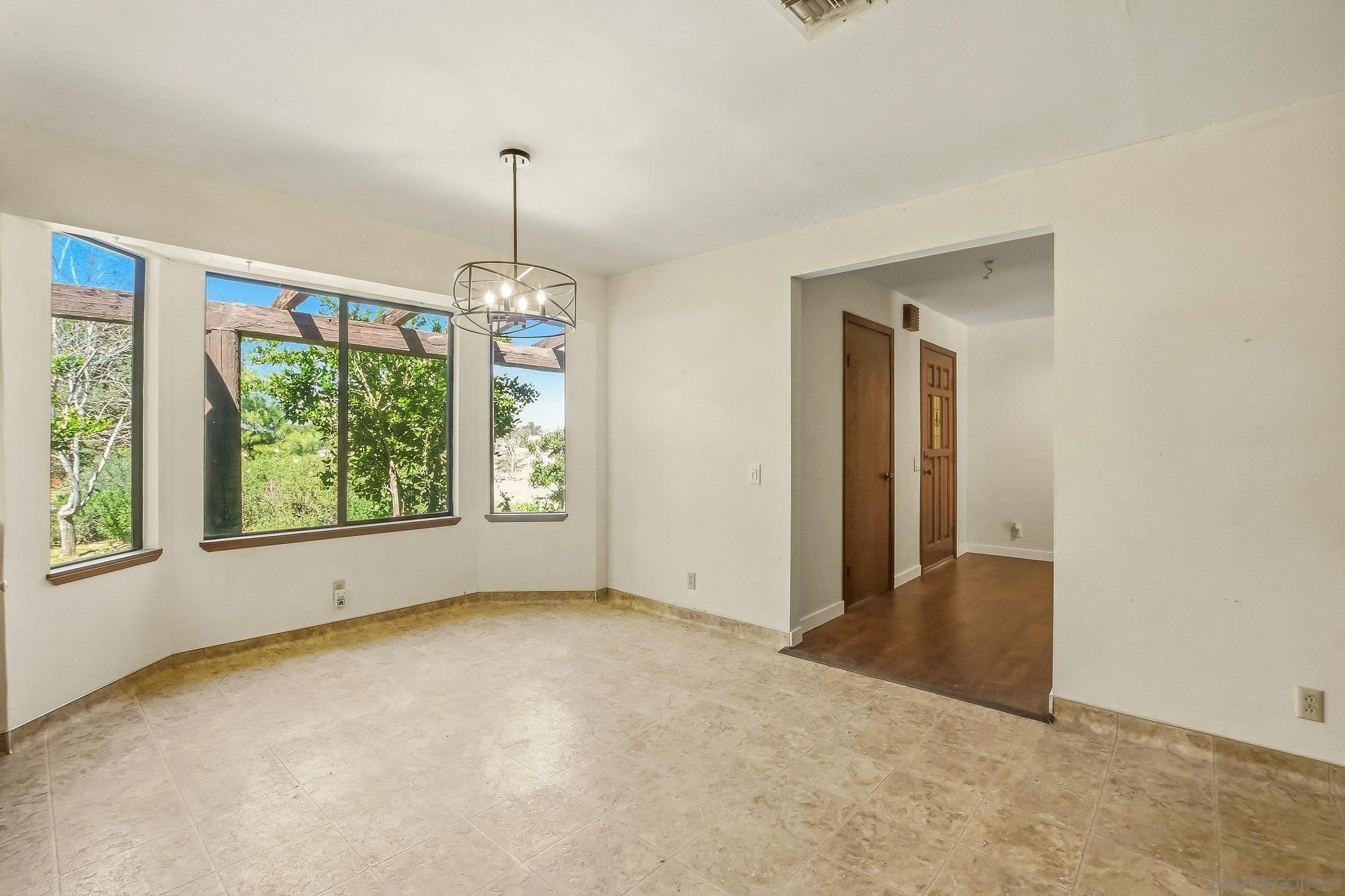 https://cdn.realtyfeed.com/cdn/127/260006664/56abf03edf428732d9bdf2af783c6b73.webp