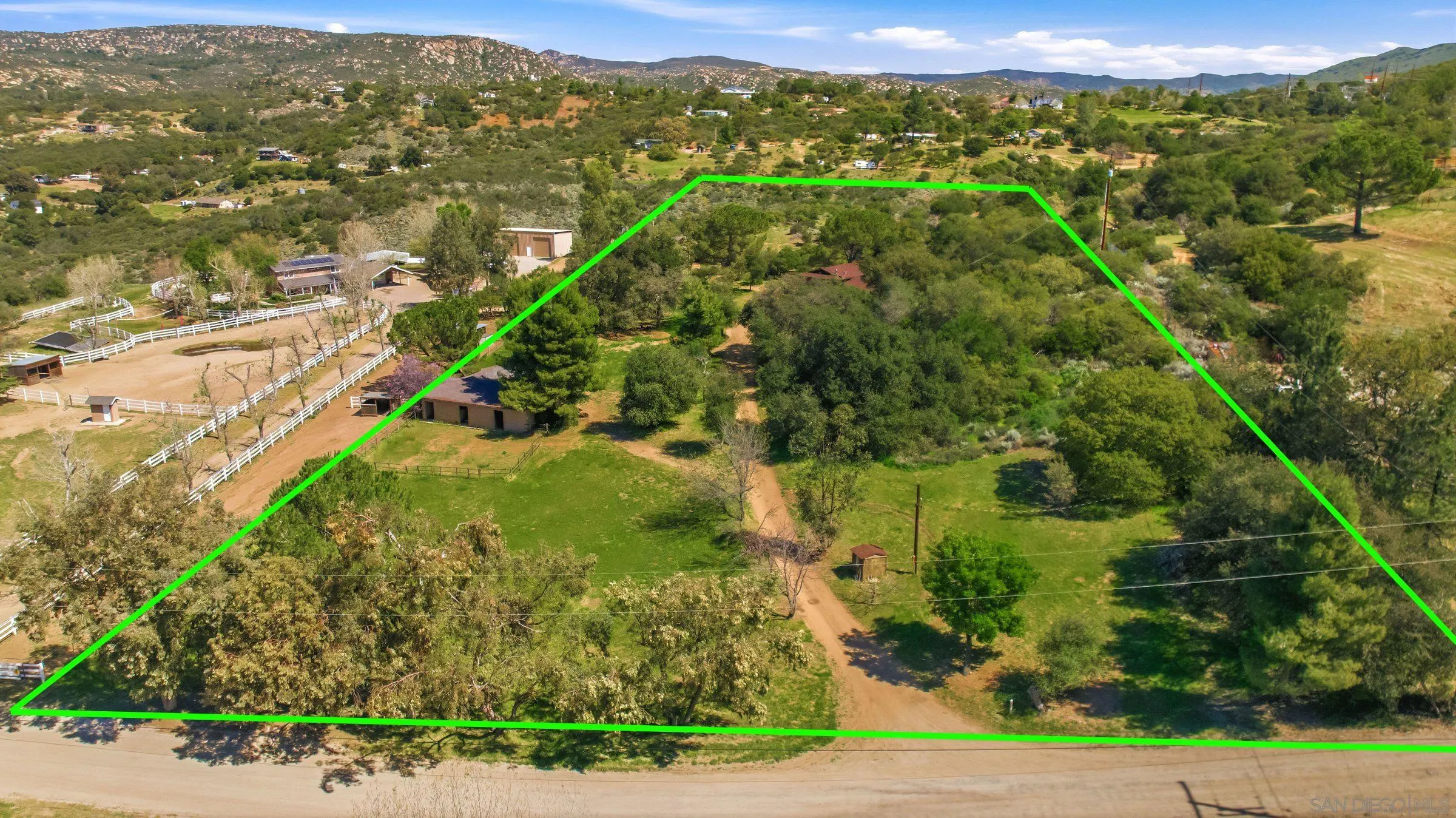 https://cdn.realtyfeed.com/cdn/127/260006664/6f83df8018441c253daa08adac3af247.webp