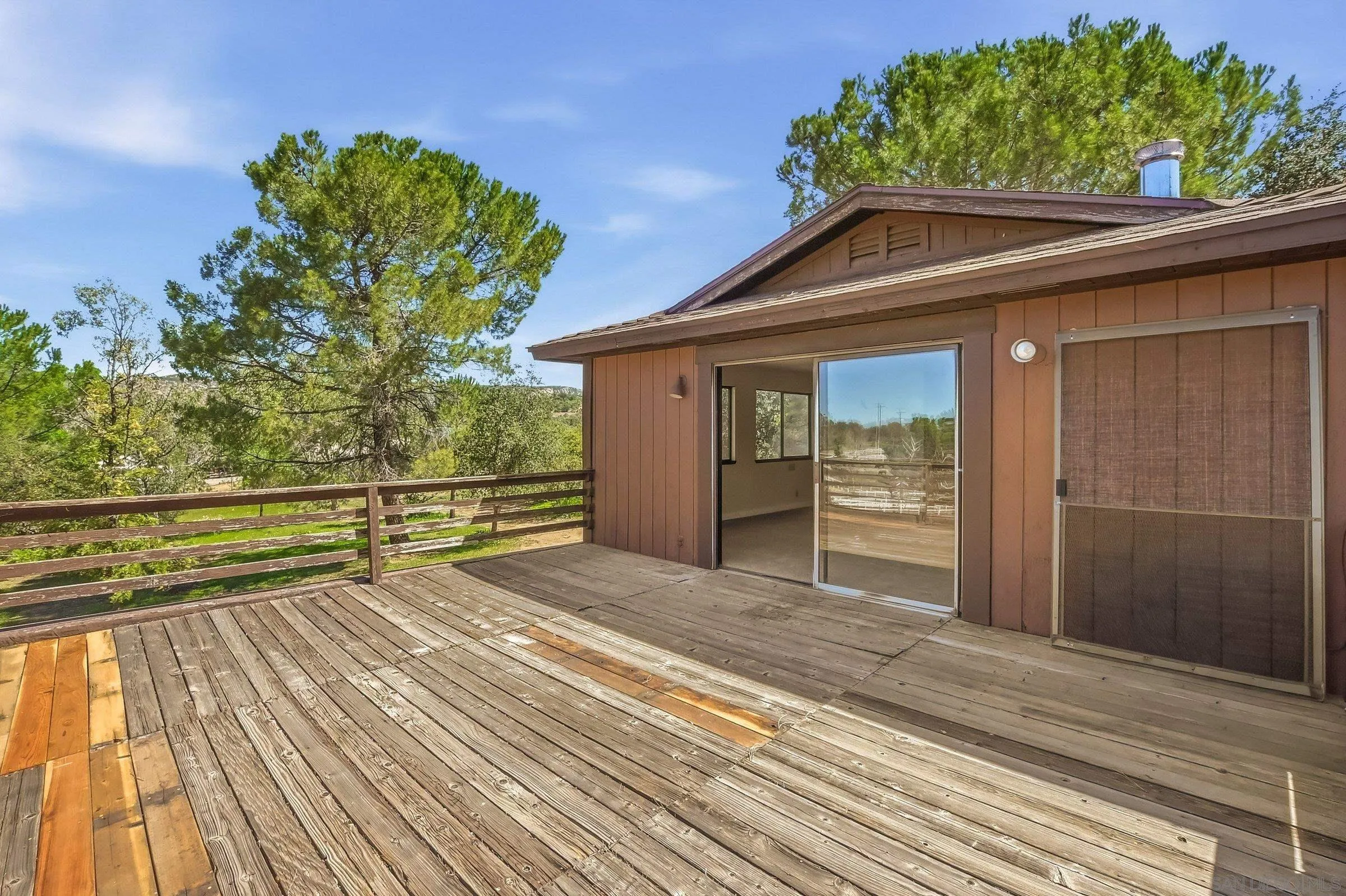 https://cdn.realtyfeed.com/cdn/127/260006664/81d6fd98645d43f6b2673a21f918d127.webp