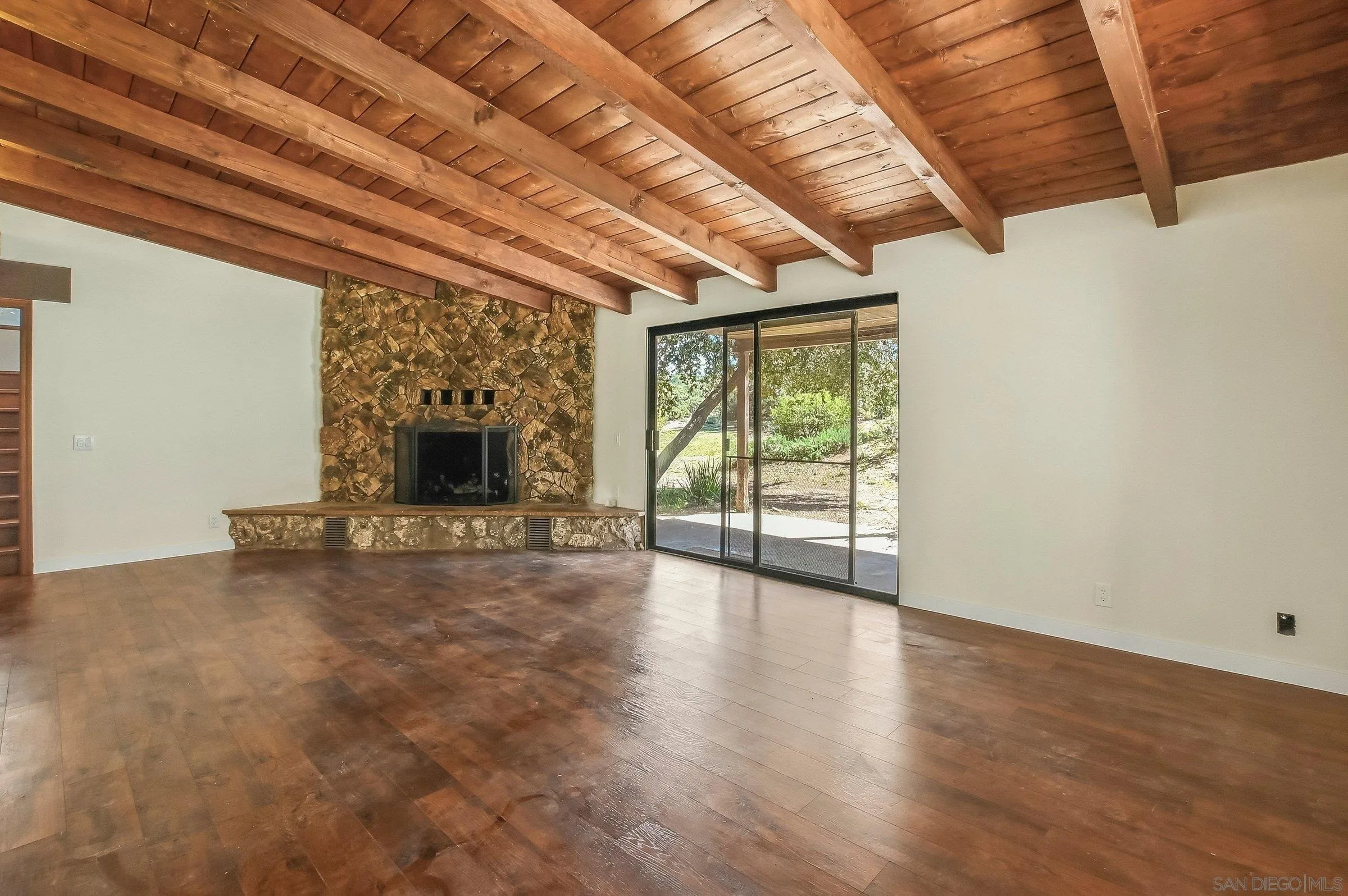 https://cdn.realtyfeed.com/cdn/127/260006664/d0604e0740b89ba02dd1a891b36e99af.webp