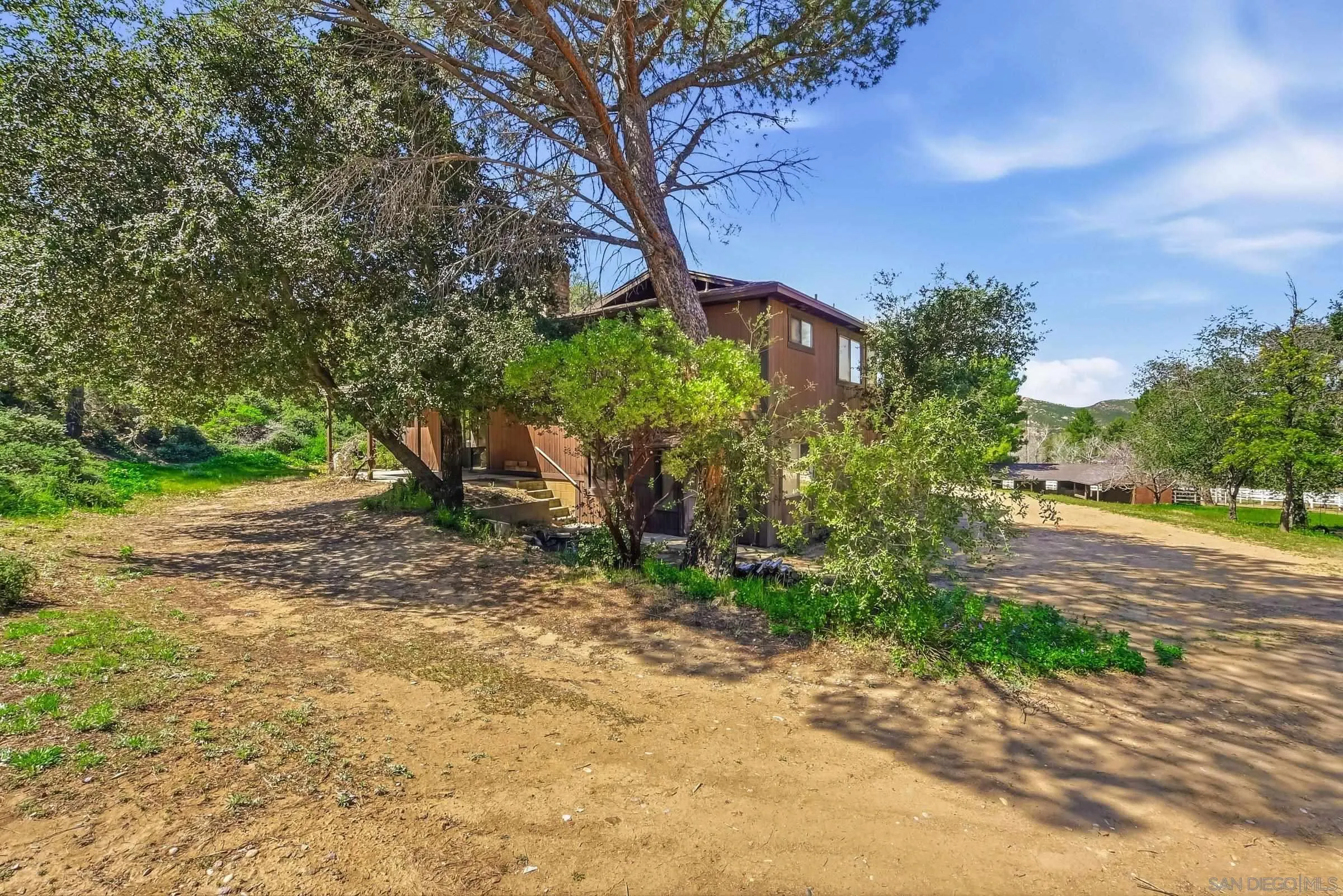 https://cdn.realtyfeed.com/cdn/127/260006664/d59c5c52696ebf4104447dd6e73080a3.webp