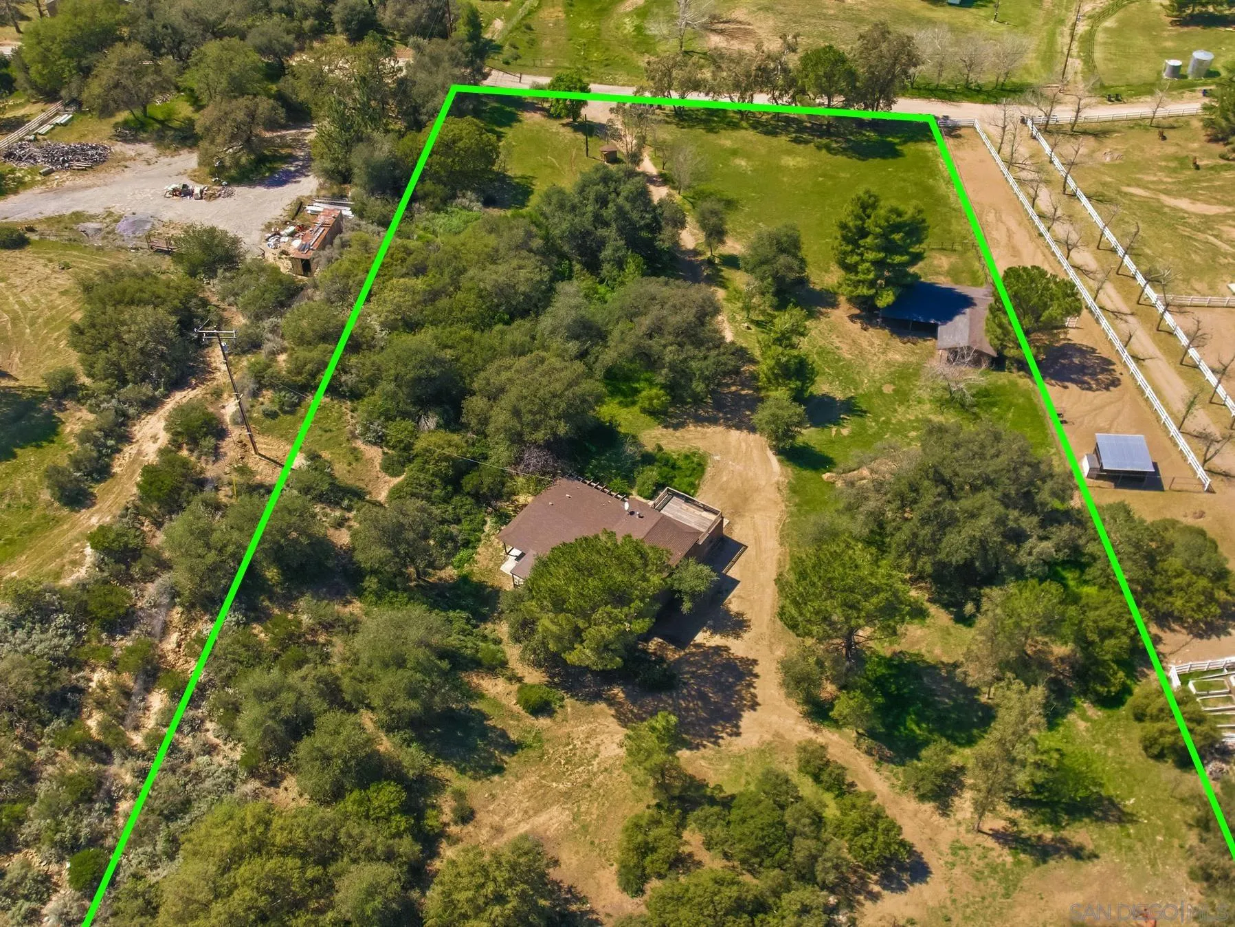 https://cdn.realtyfeed.com/cdn/127/260006664/f6dc988b3783fa4b7ad3ab6525c0a636.webp