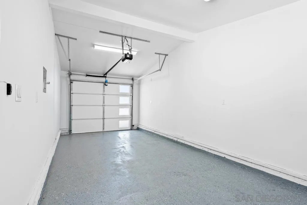 https://cdn.realtyfeed.com/cdn/127/260006669/1ee07cc9fc81426207242fe186cc6cf0.webp