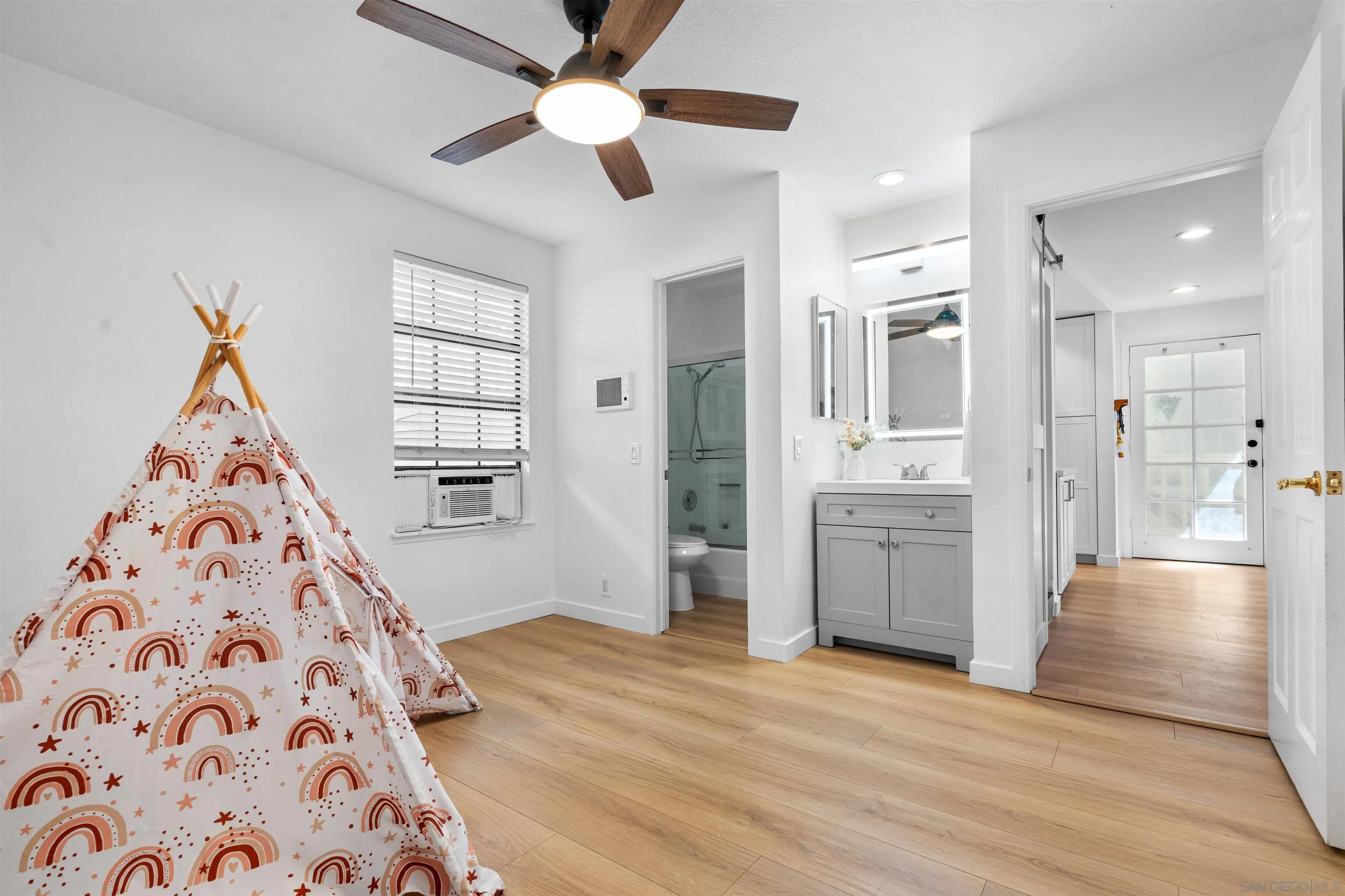 Photo #13: 260006673 Listing: Photo #13