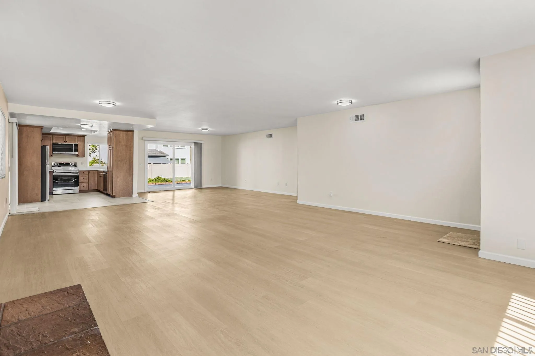 https://cdn.realtyfeed.com/cdn/127/260006682/2c7ede2565a7fd7f357f8f1eed20701e.webp