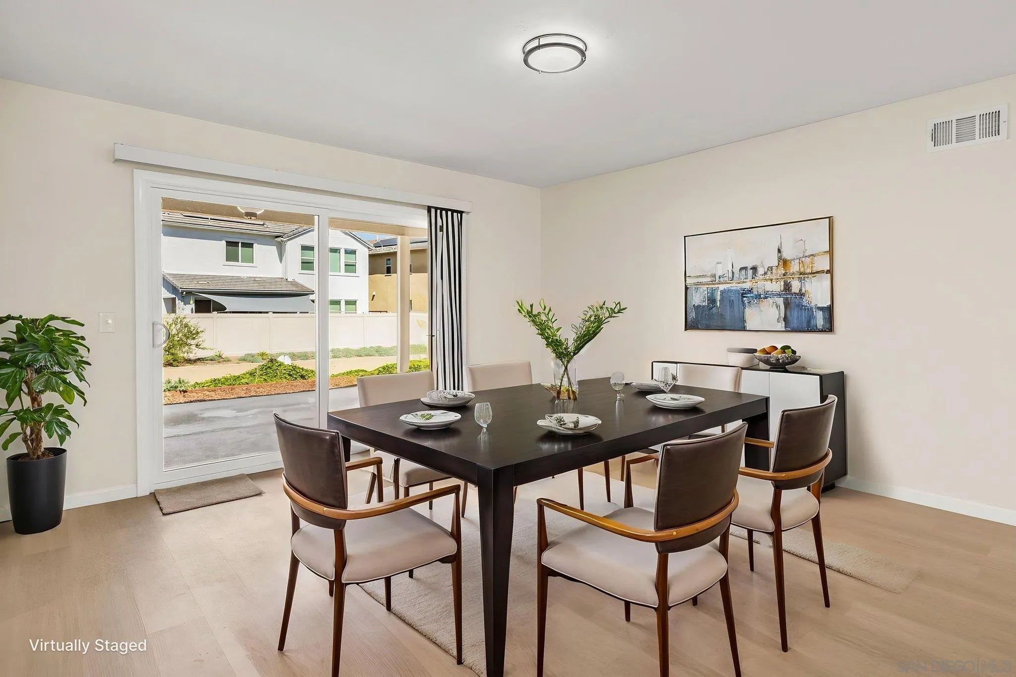 https://cdn.realtyfeed.com/cdn/127/260006682/3ad306024f70f03ea7623b2a7f398985.webp