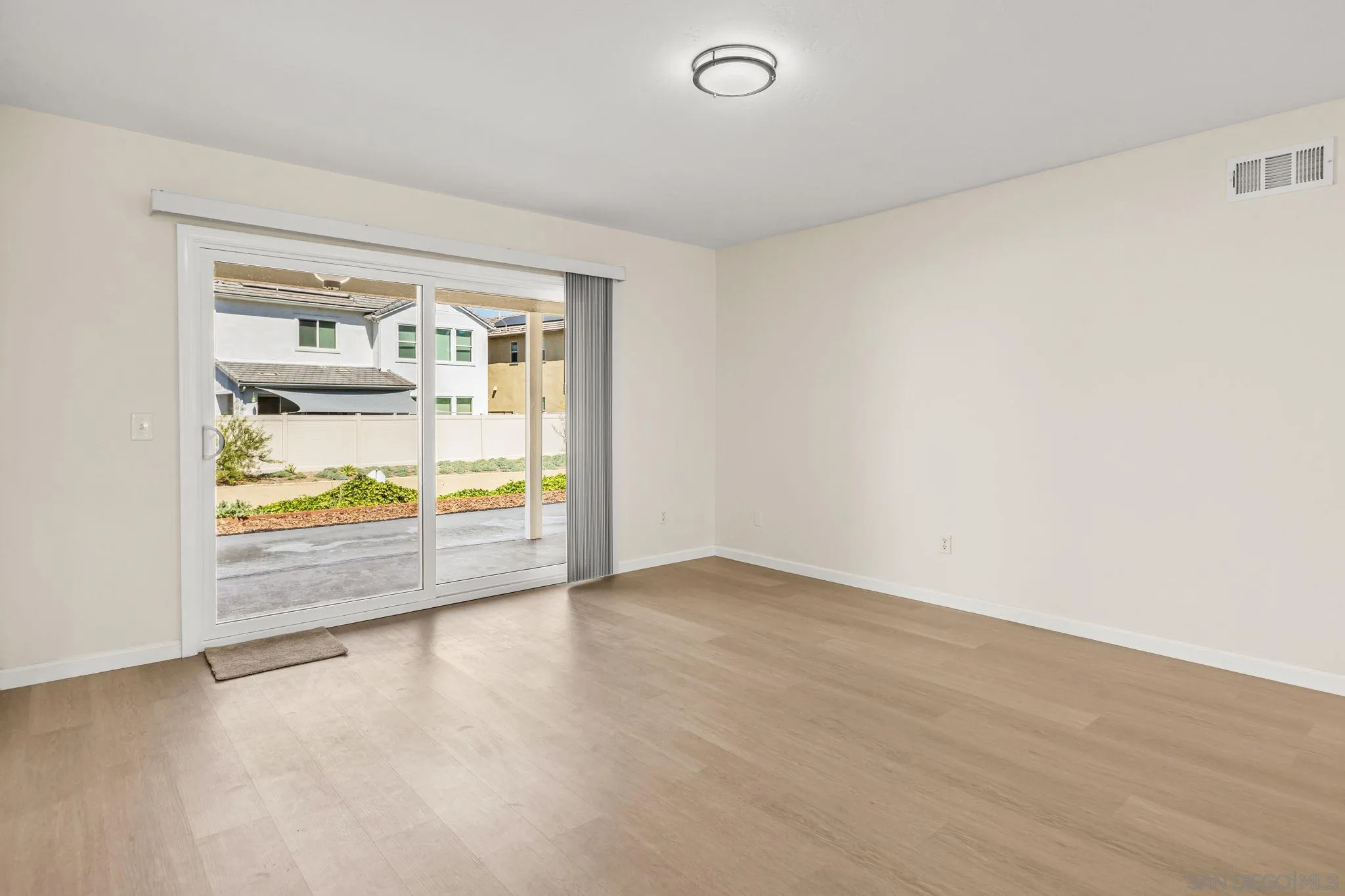 https://cdn.realtyfeed.com/cdn/127/260006682/82043a0264c3a2106515d77ac276f690.webp