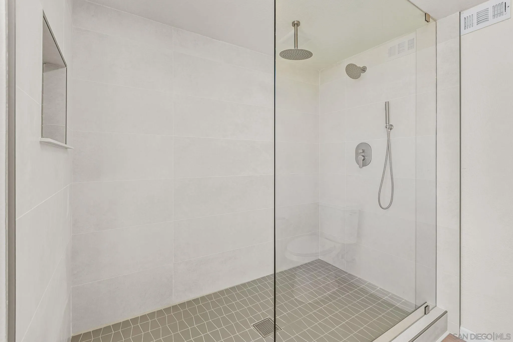 https://cdn.realtyfeed.com/cdn/127/260006682/8f36fe0f409a3d52ad4b335efb863146.webp