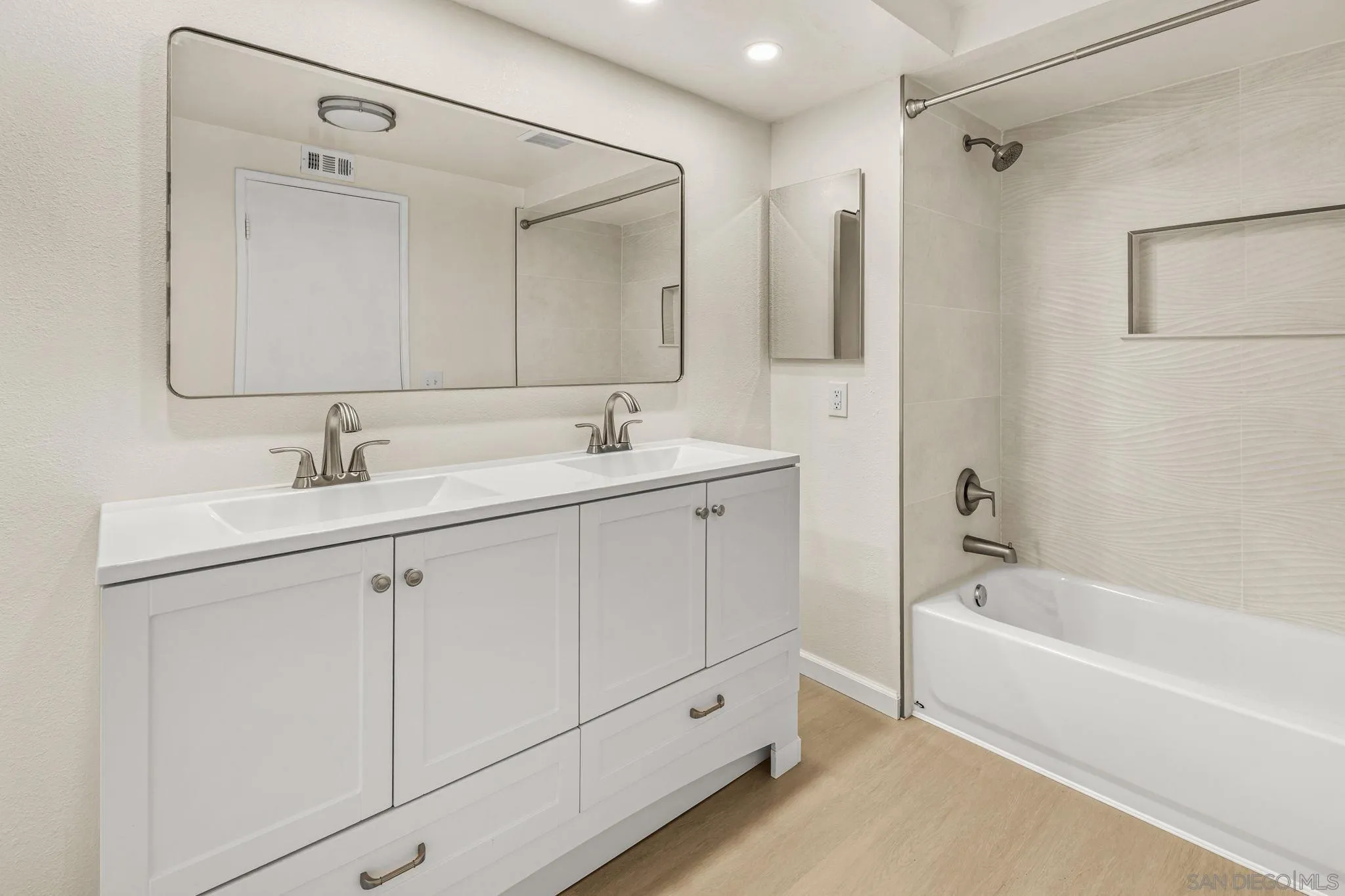 https://cdn.realtyfeed.com/cdn/127/260006682/9fa4e7f4fc13aeb390136ae262ec048e.webp