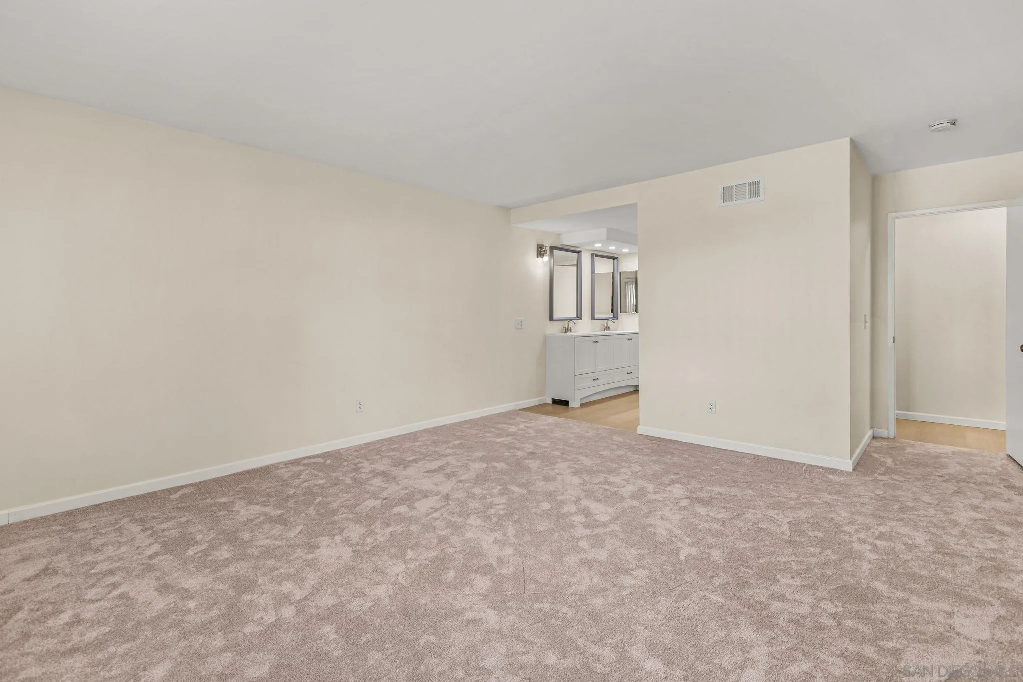 https://cdn.realtyfeed.com/cdn/127/260006682/a33cbebb9fab6539f106974daa6c7eec.webp