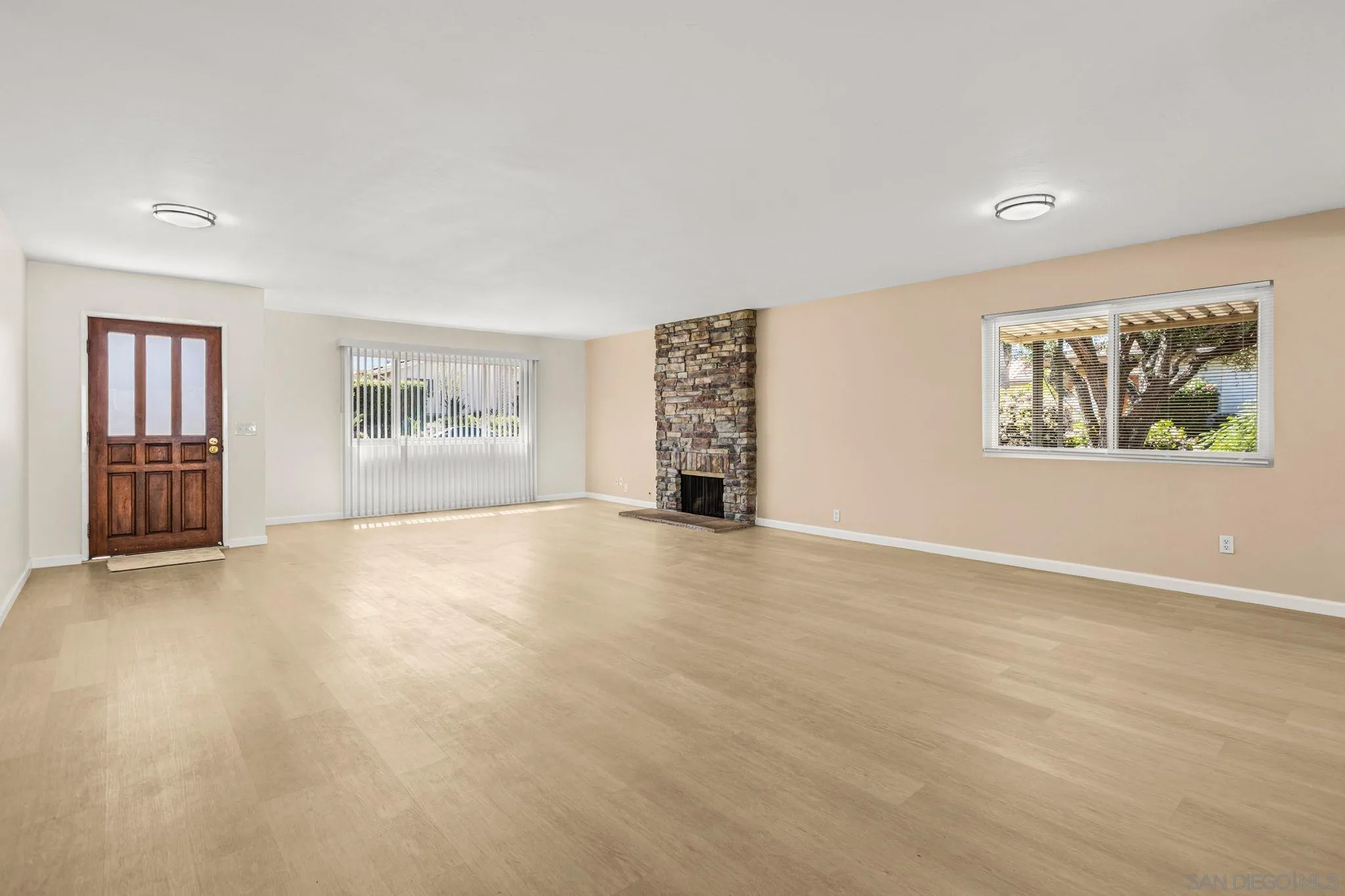 https://cdn.realtyfeed.com/cdn/127/260006682/fafaefb3fdbf936536716e04aab84cd1.webp