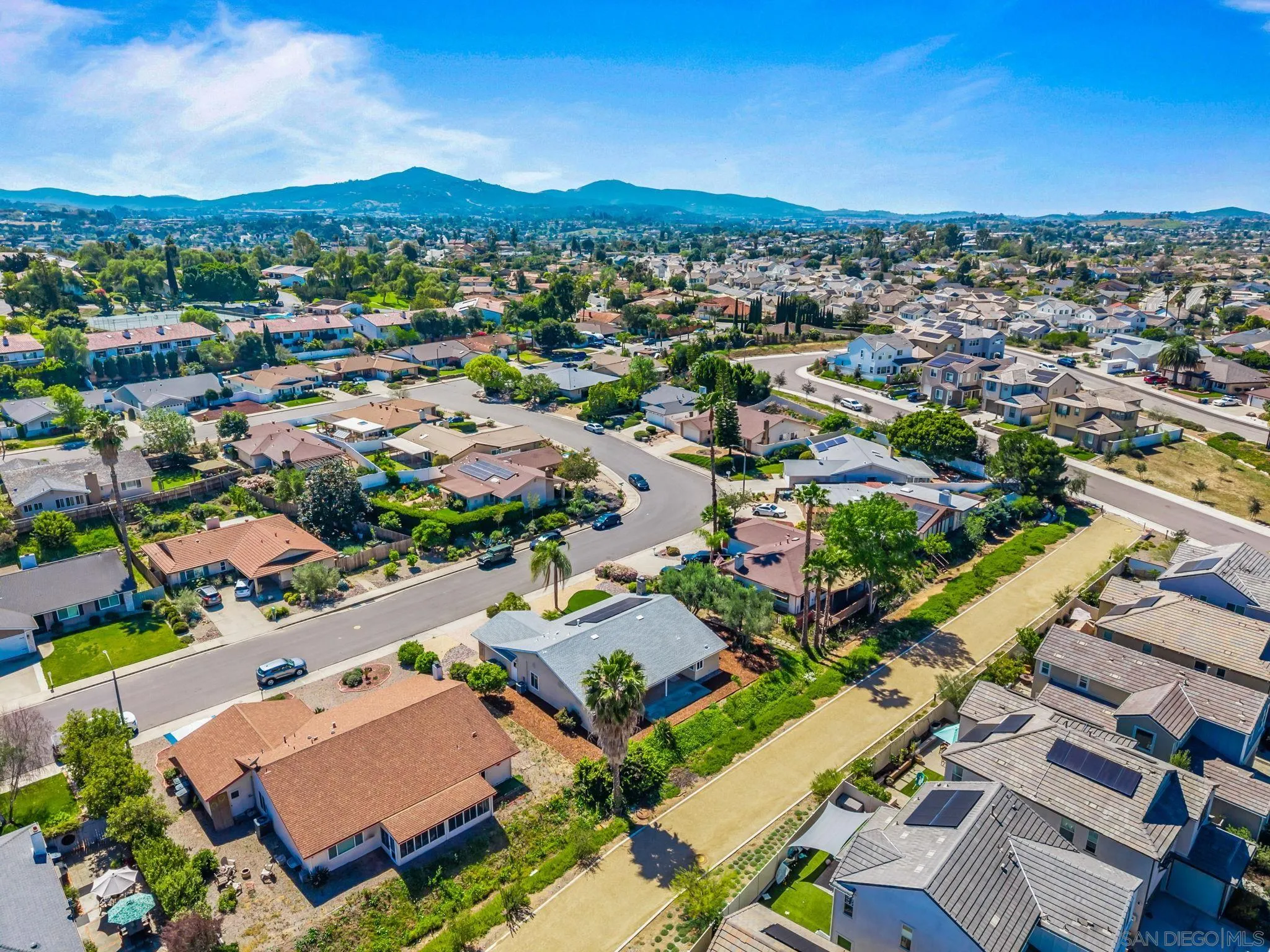 https://cdn.realtyfeed.com/cdn/127/260006682/fef4b72c75c24d79ecdce6cb2e56b8cd.webp