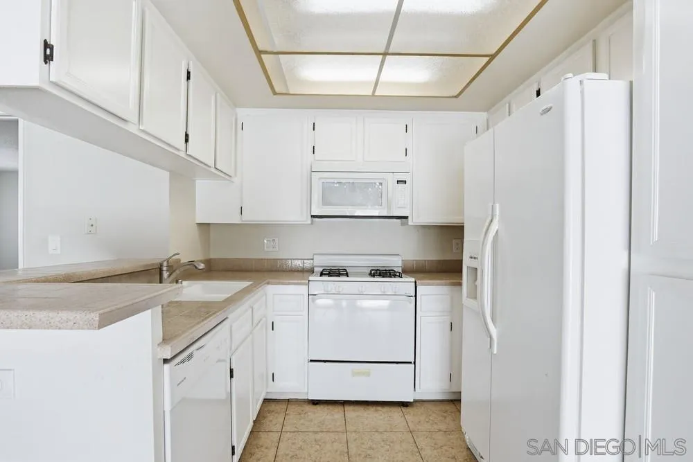 https://cdn.realtyfeed.com/cdn/127/260006686/214fc22ace9b426b6ea3bf60009979eb.webp