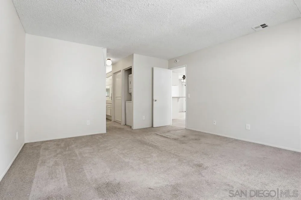 https://cdn.realtyfeed.com/cdn/127/260006686/24aca47c4771e22d6be8152c0b80107a.webp
