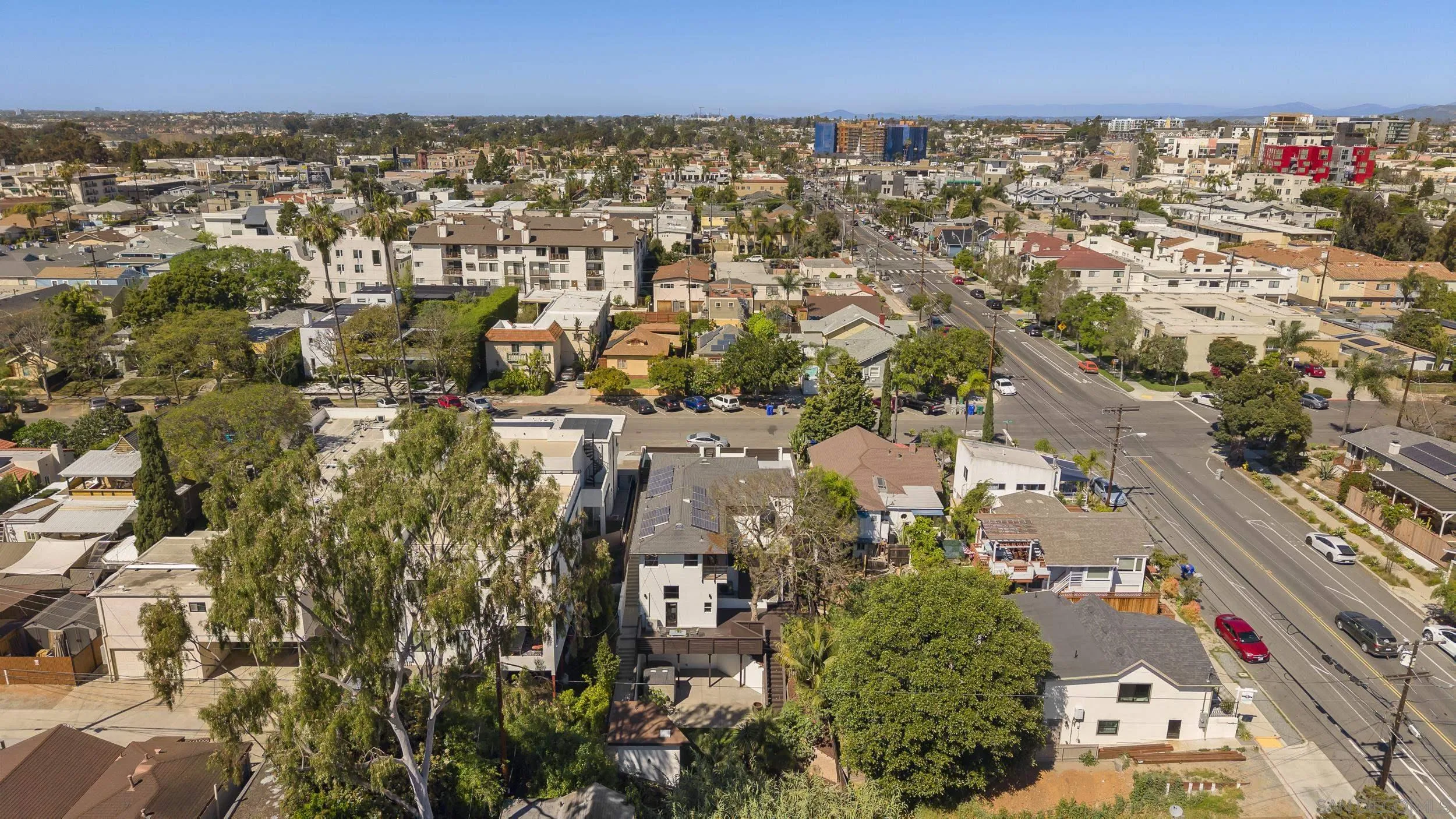 https://cdn.realtyfeed.com/cdn/127/260006689/6d1f5f3f50aad2afdda111ea319f9186.webp