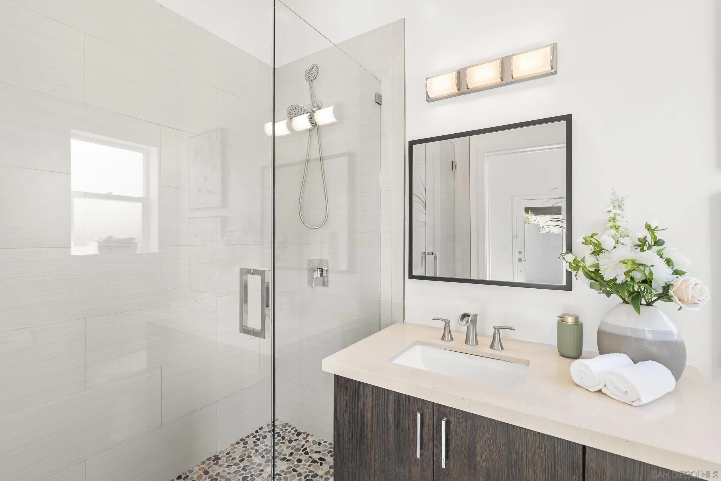 https://cdn.realtyfeed.com/cdn/127/260006689/888a7f3452410b38af4cc752a20a6733.webp