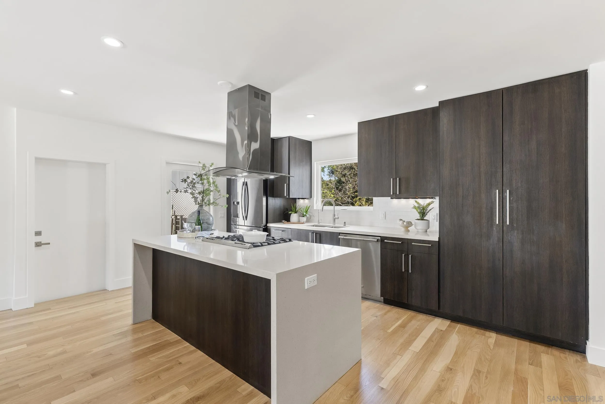 https://cdn.realtyfeed.com/cdn/127/260006689/9c79887edaffd9c3913c078248759d00.webp