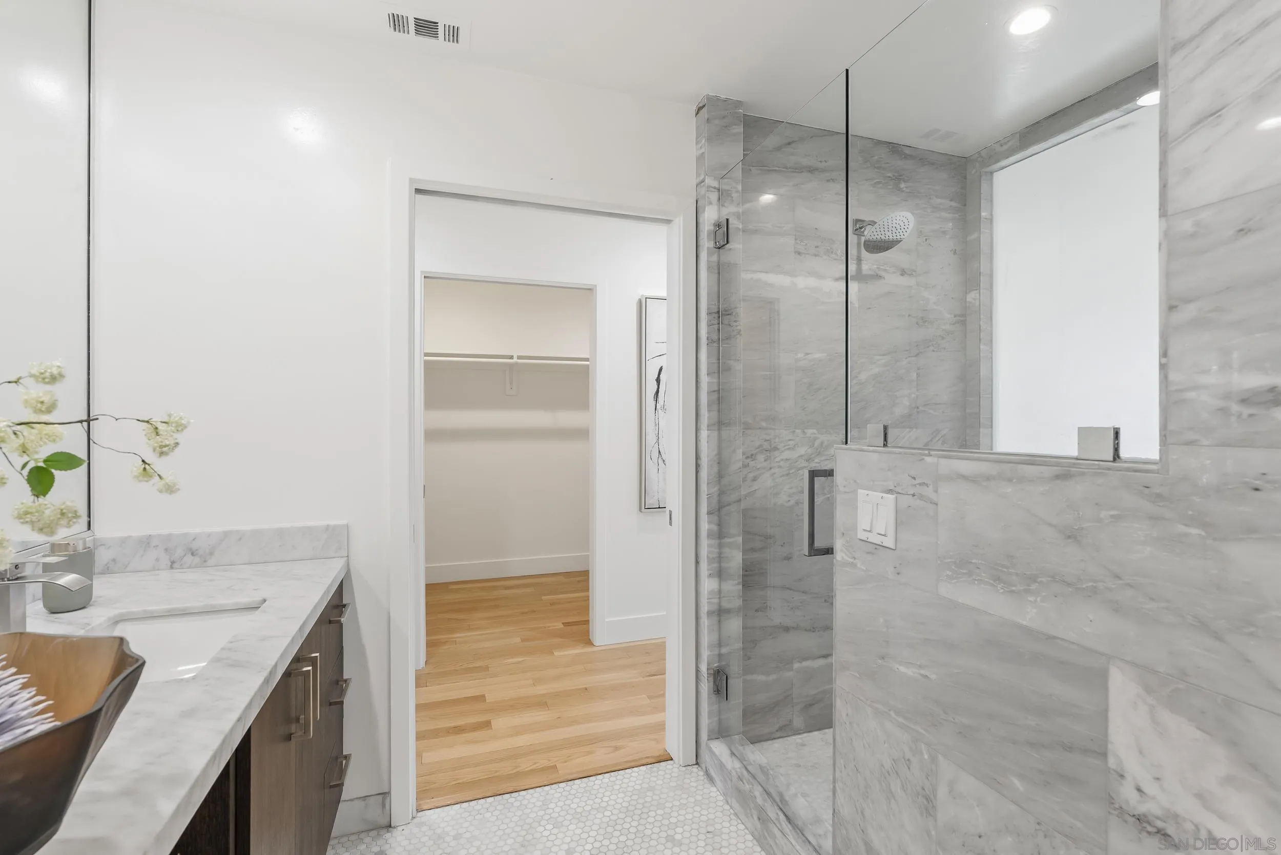 https://cdn.realtyfeed.com/cdn/127/260006689/a71e015ac284405f4d1c492317130ec3.webp