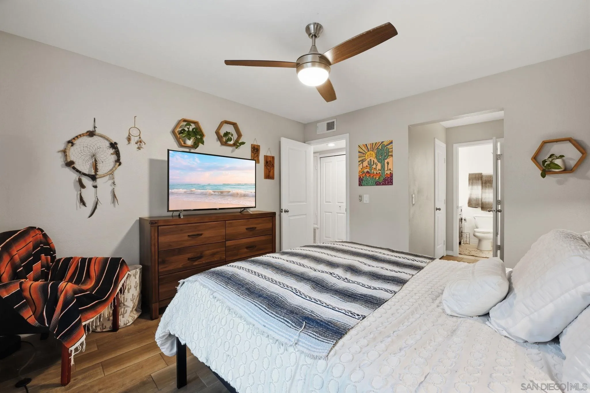 https://cdn.realtyfeed.com/cdn/127/260006692/03f19a3b4b308e864df71760ab2d944e.webp