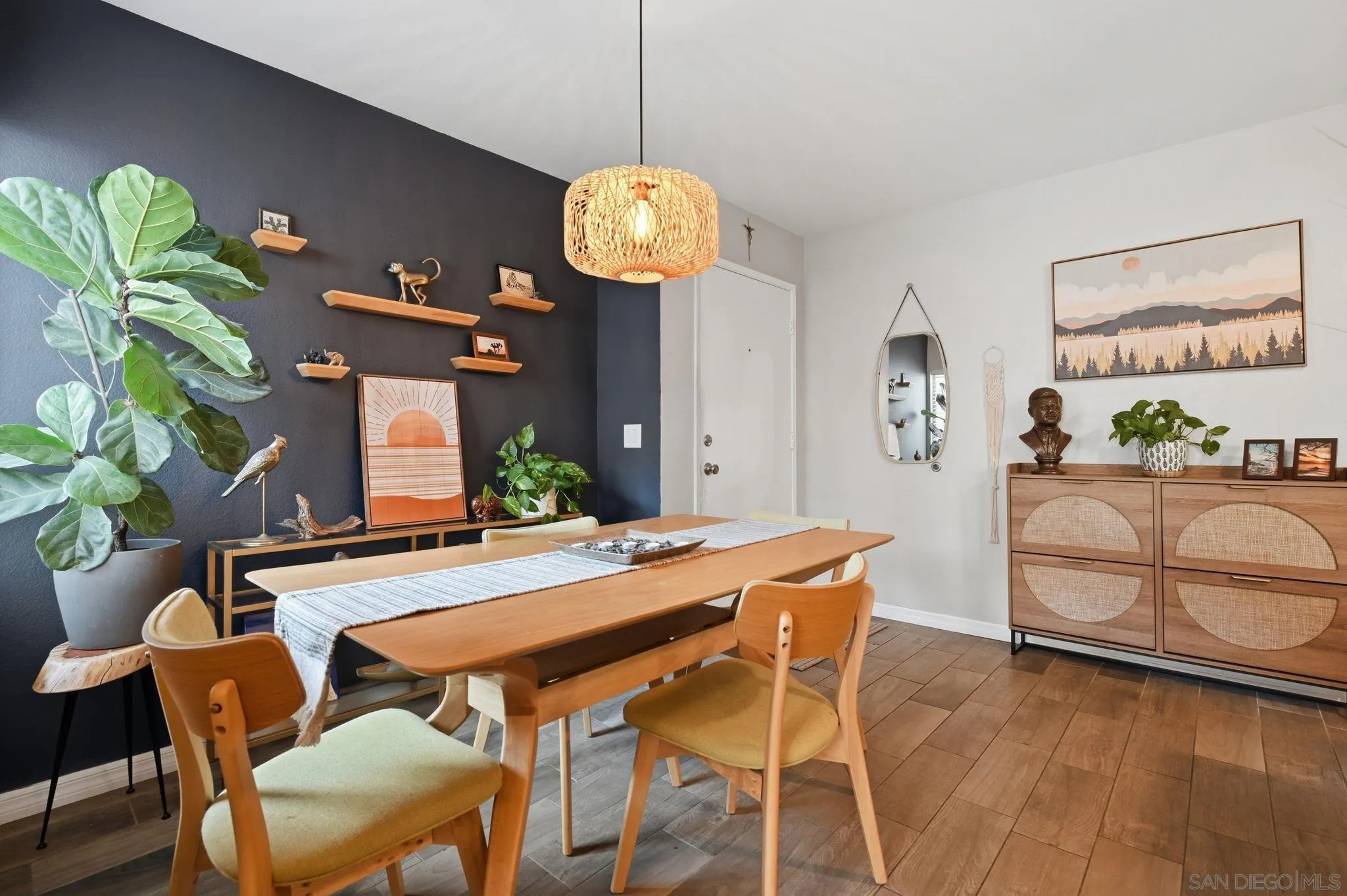 https://cdn.realtyfeed.com/cdn/127/260006692/15b877285f60519f7718f6be087b45e5.webp