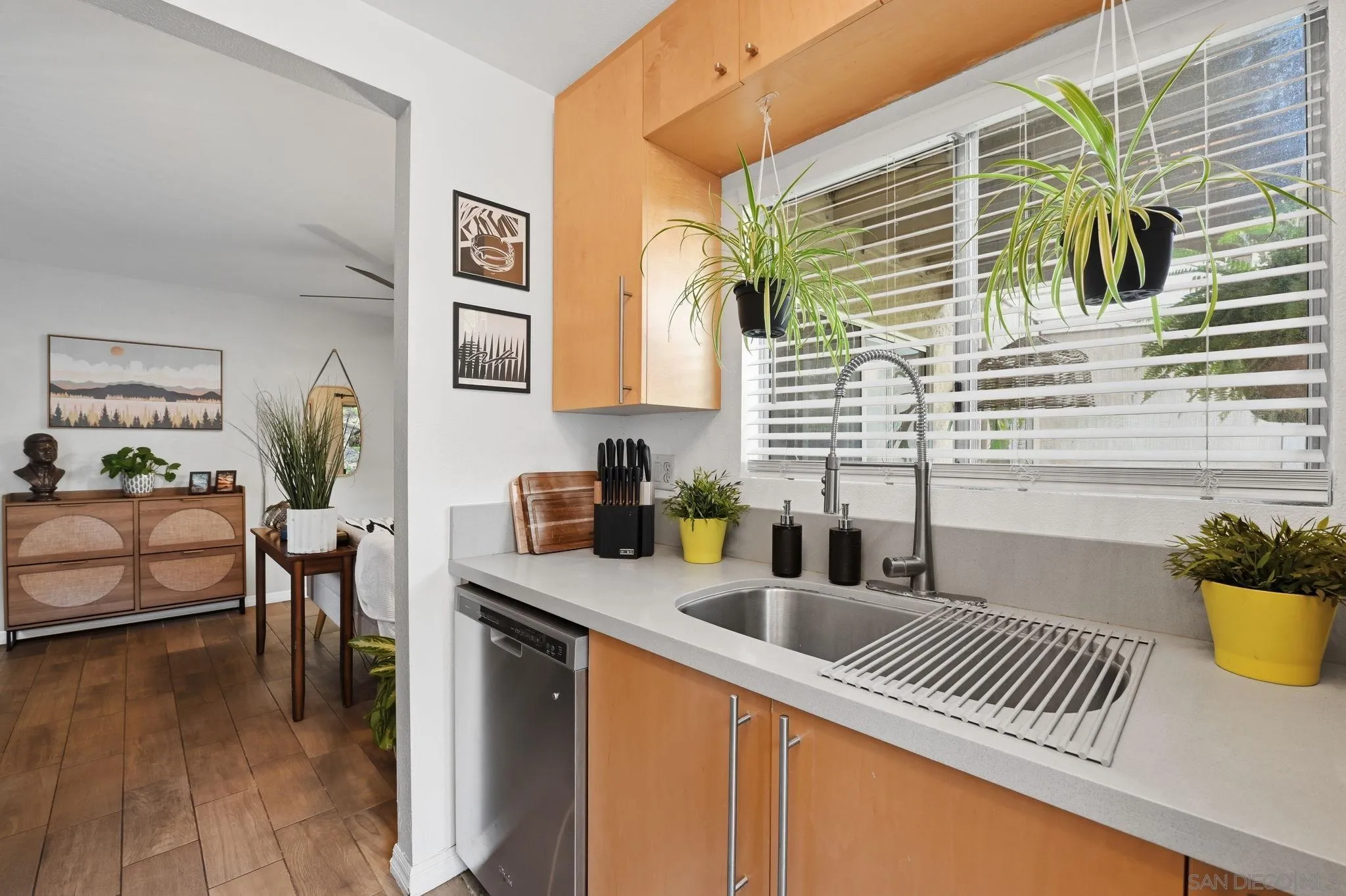 https://cdn.realtyfeed.com/cdn/127/260006692/bc5f4b745a0ac9a2c6ca06581c456222.webp