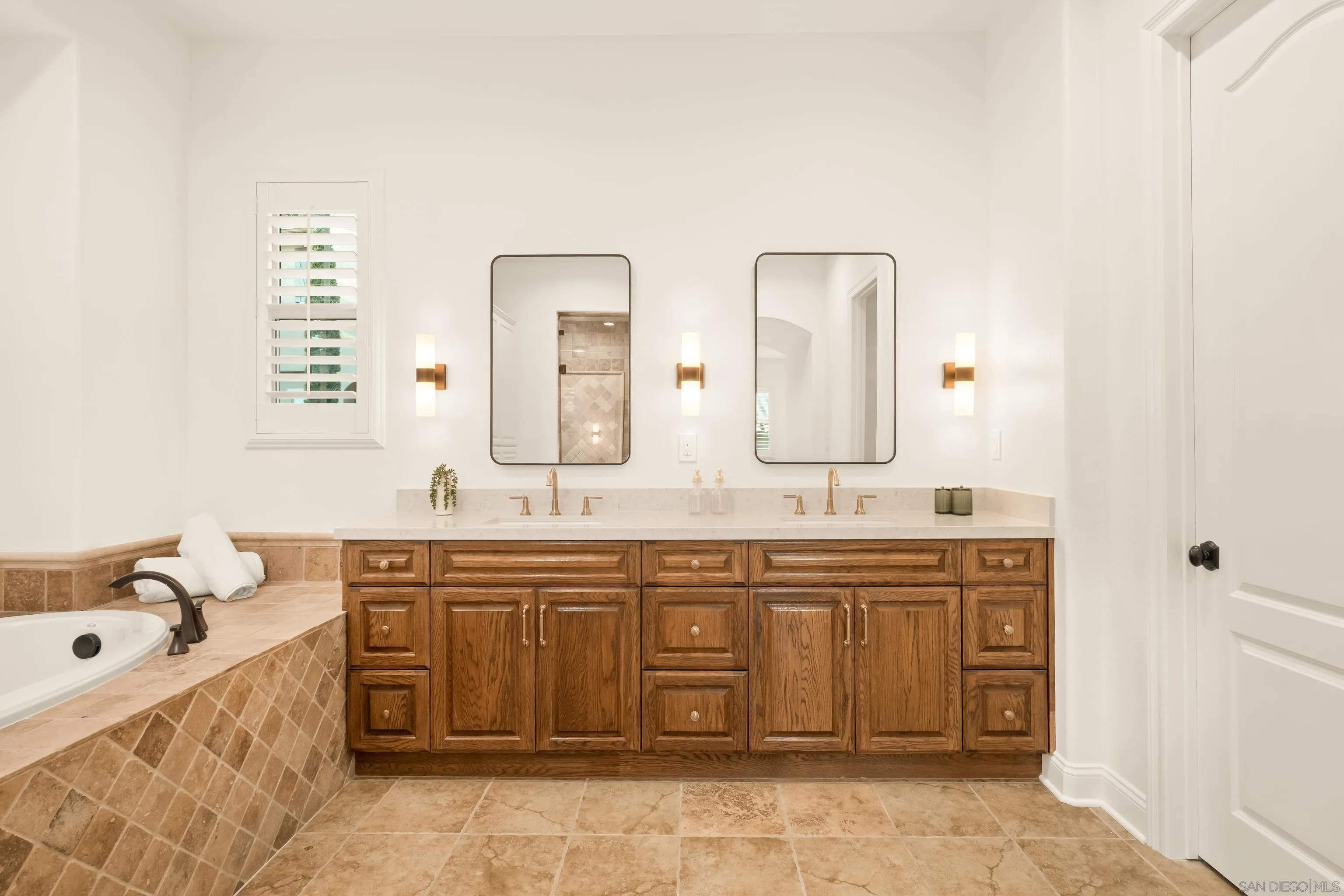 https://cdn.realtyfeed.com/cdn/127/260006706/5e3ad1984a7d4e220e9b5938c1c6d320.webp
